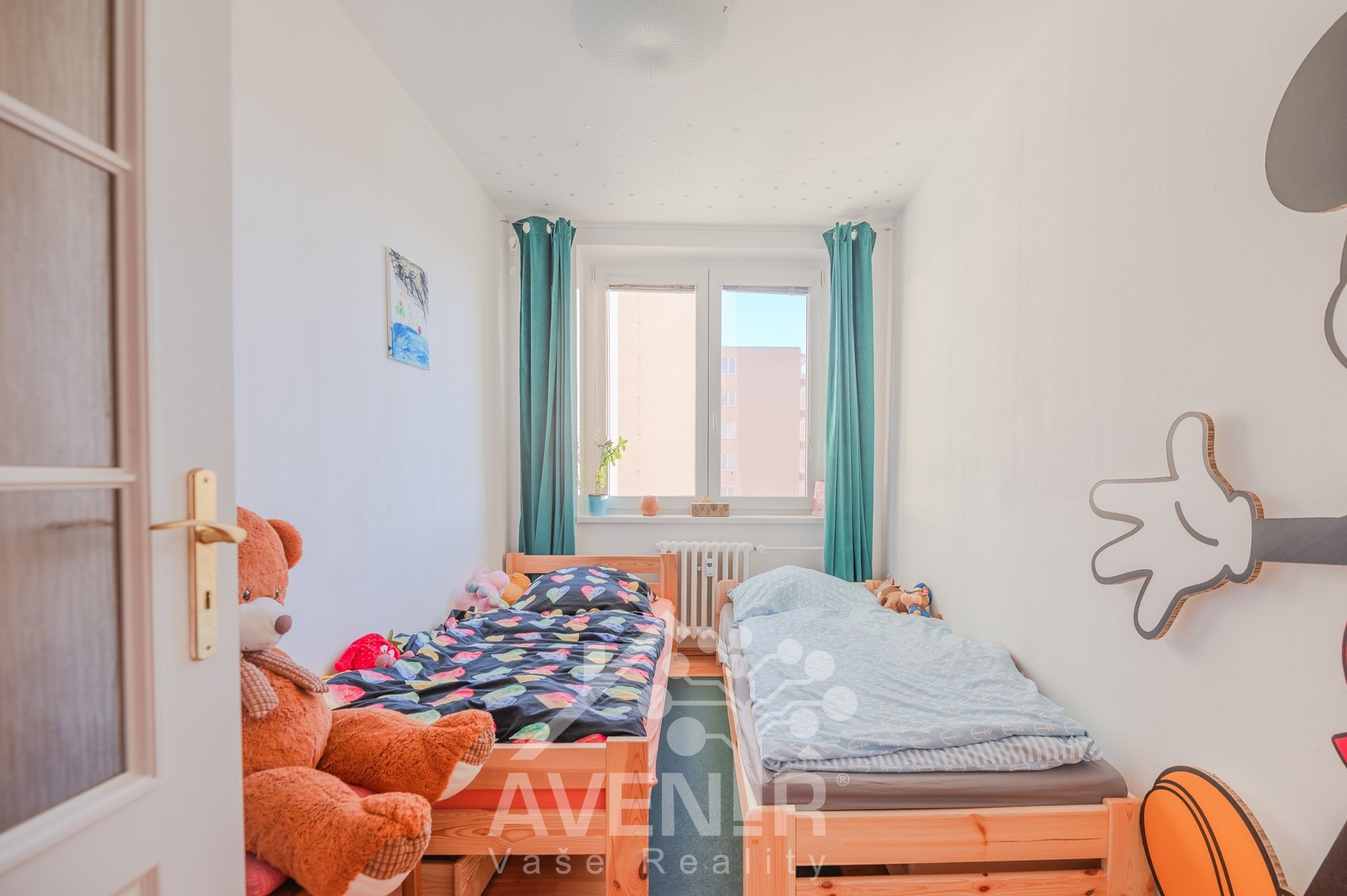 De?tsky? pokoj pohled ze za?dver?i?