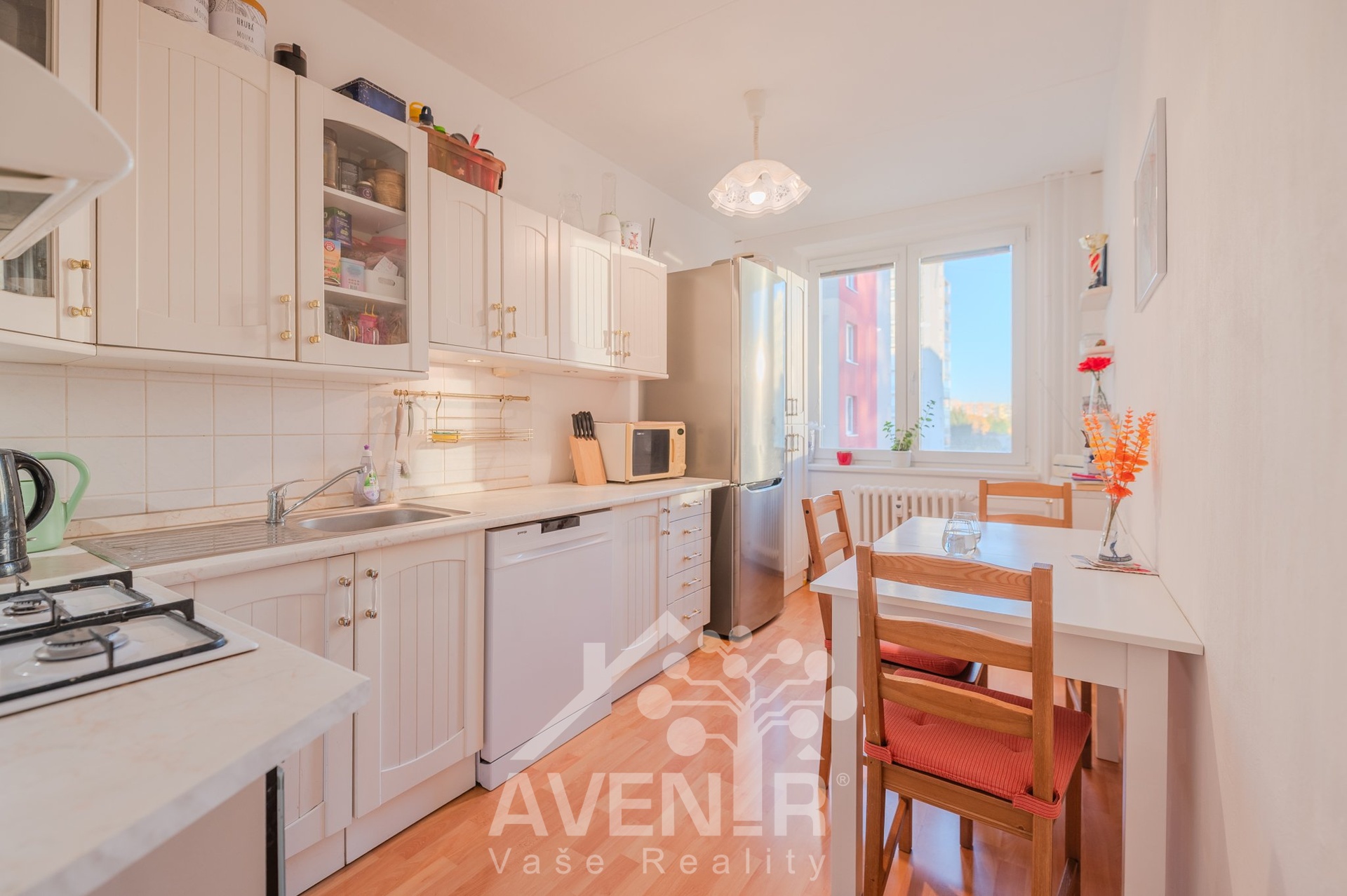 Kuchyne? pohled z chodby