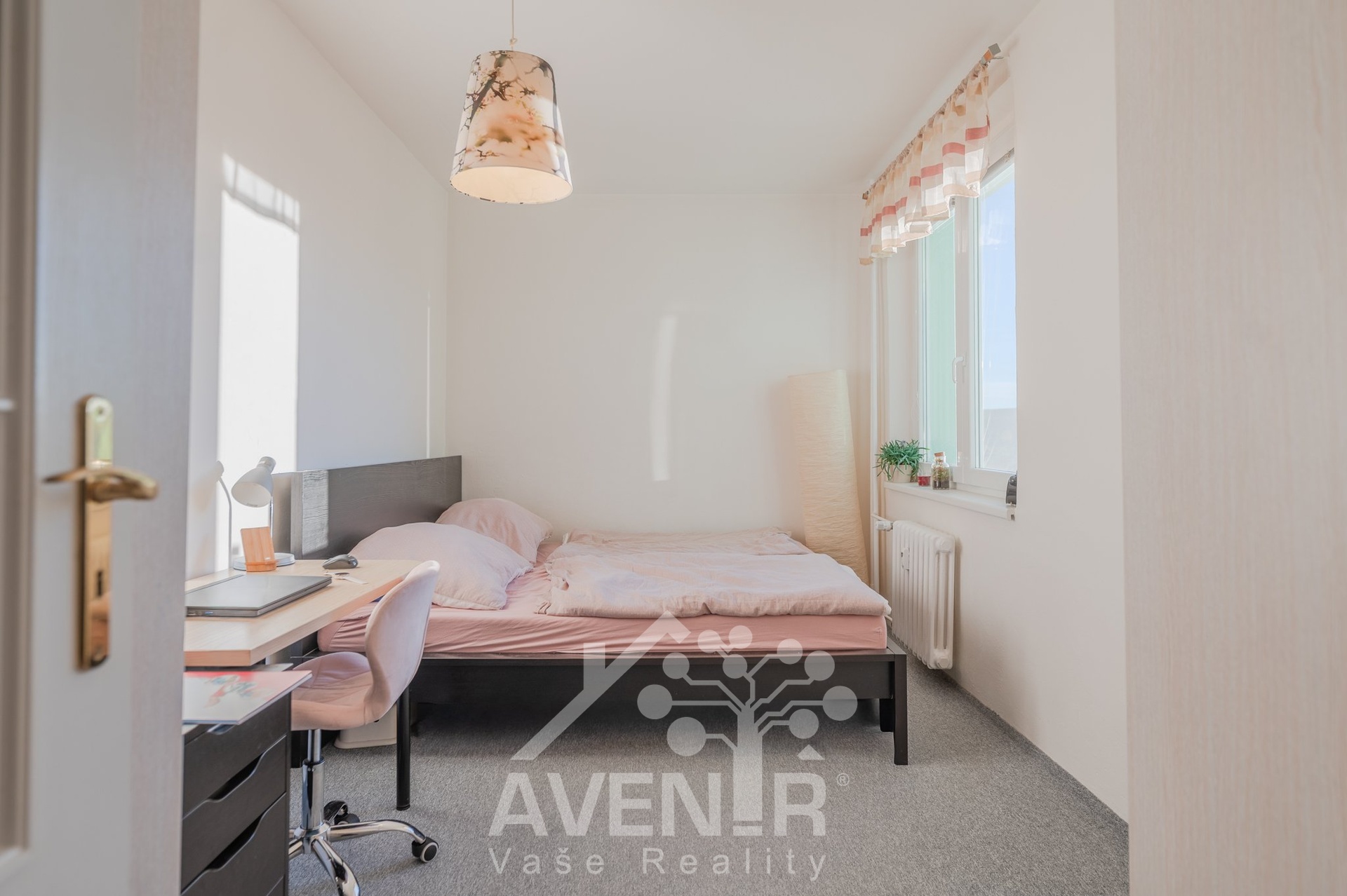 Loz?nice s pracovnou pohled od chodby