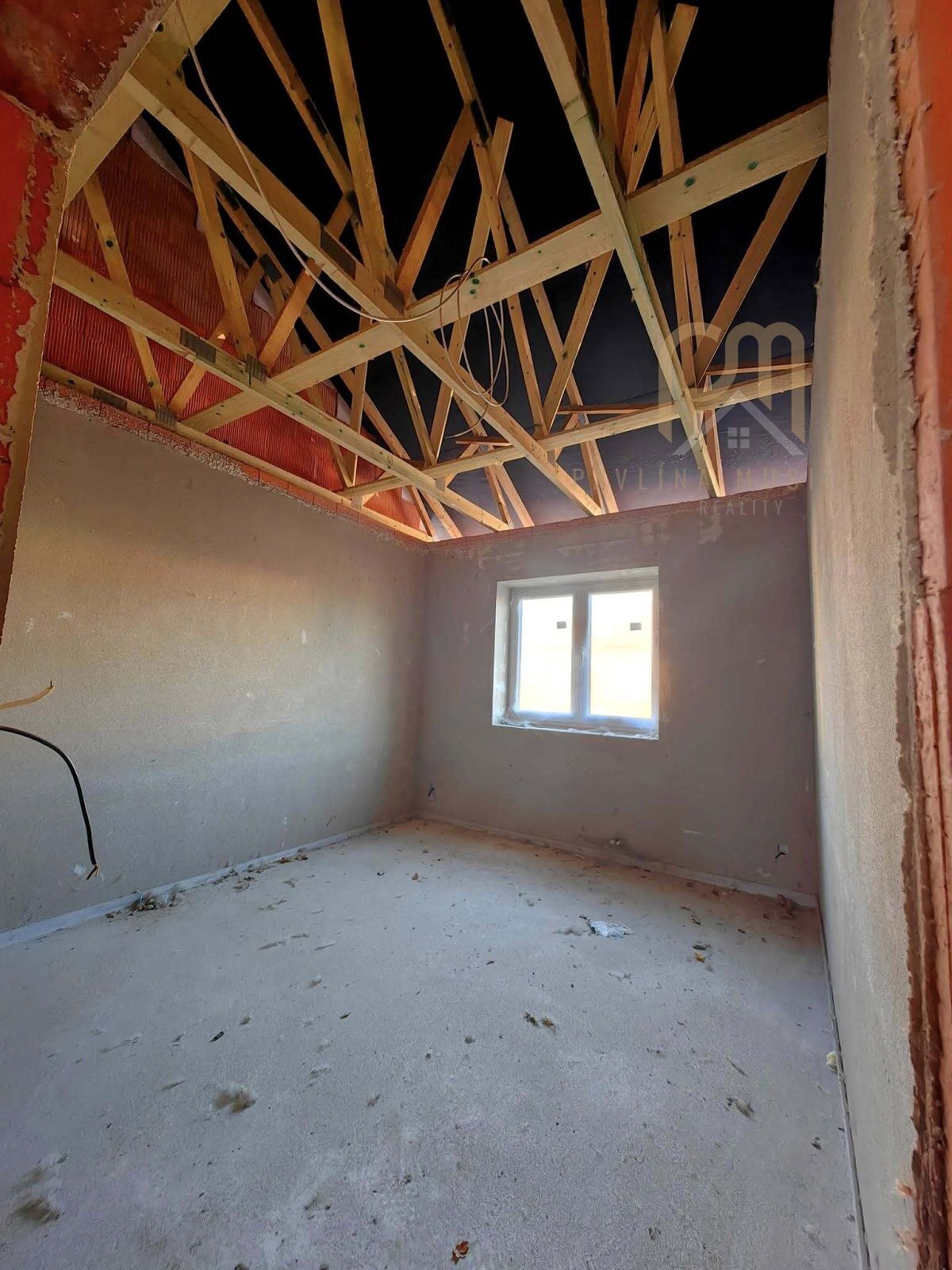 592098516_2052076848960681_4033383093385464876_n (1).jpg