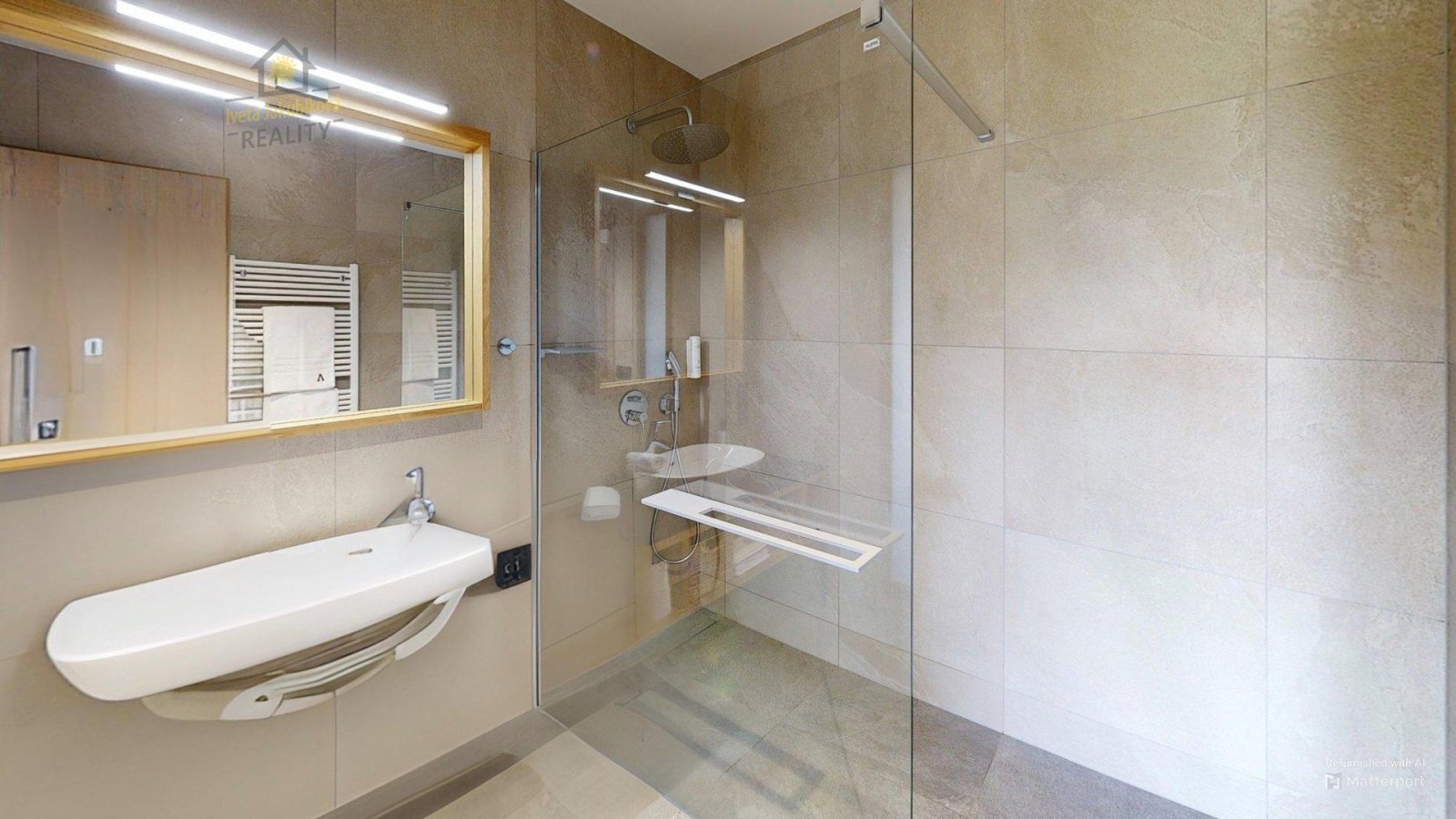 Aldrov-apartman--Bathroom-Defurnished.jpg