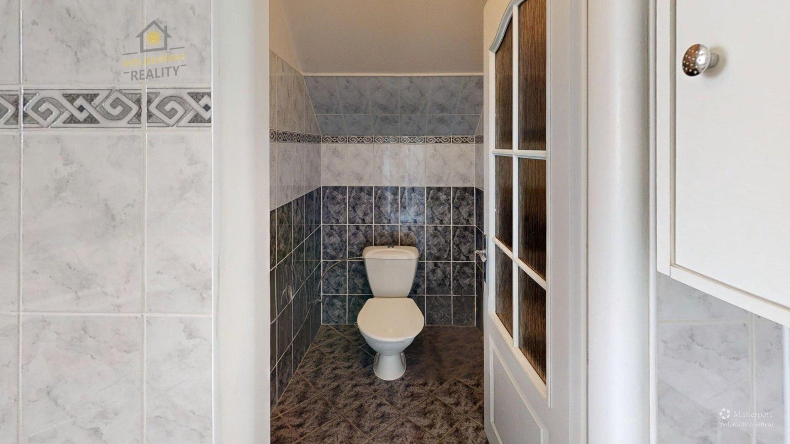 Rumburk-obytna-cast-majitel-Bathroom-Defurnished.j