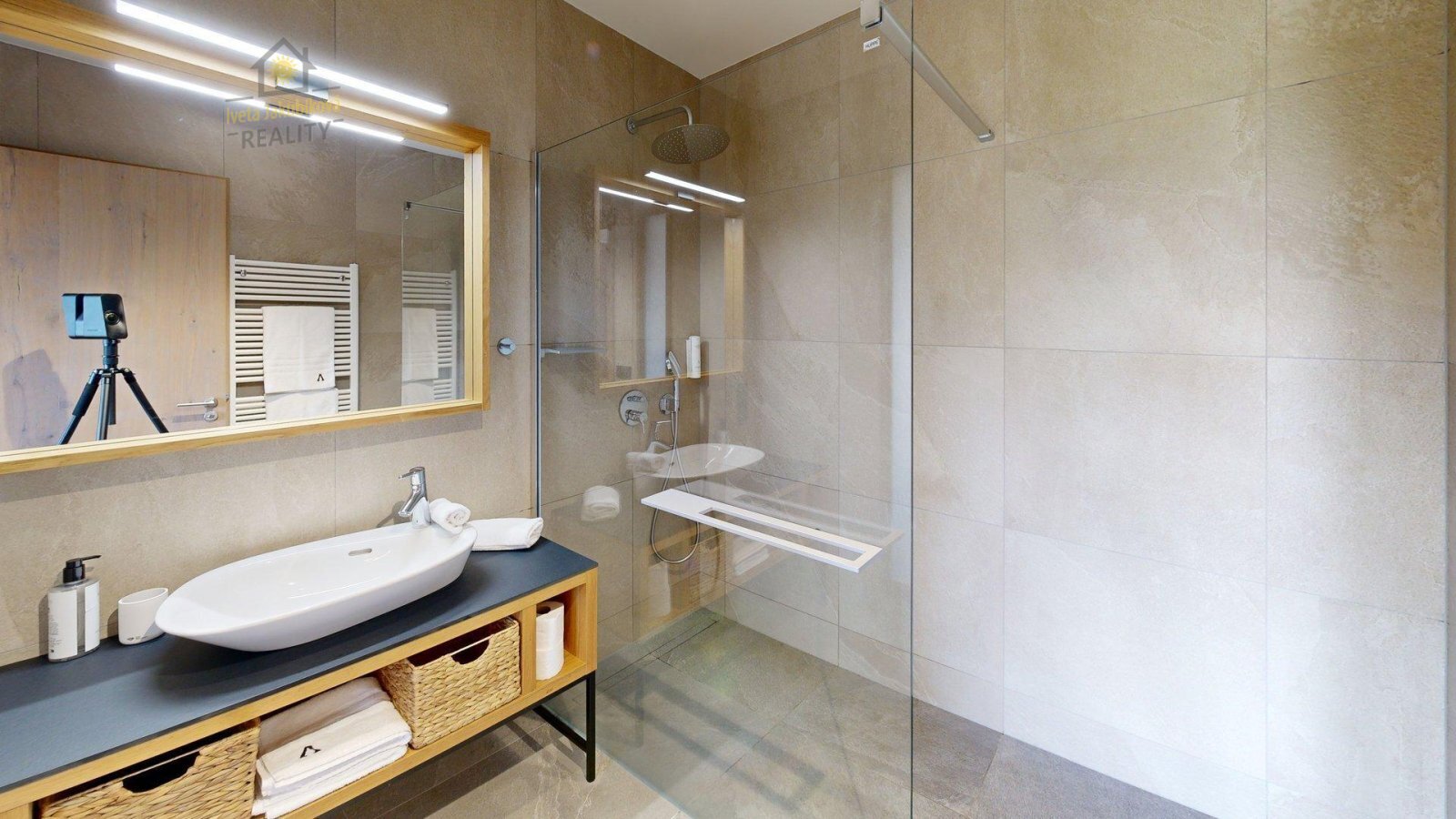 Aldrov-apartman--Bathroom.jpg