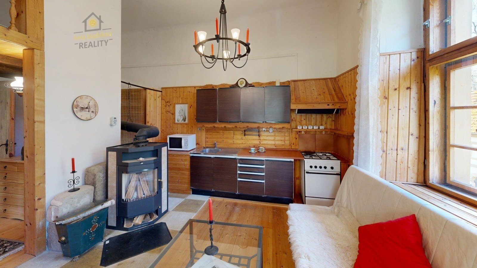 Vrabcov--Kitchen 2.jpg