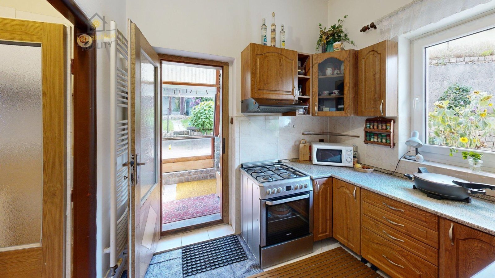 Tanvald-Kitchen 2.jpg