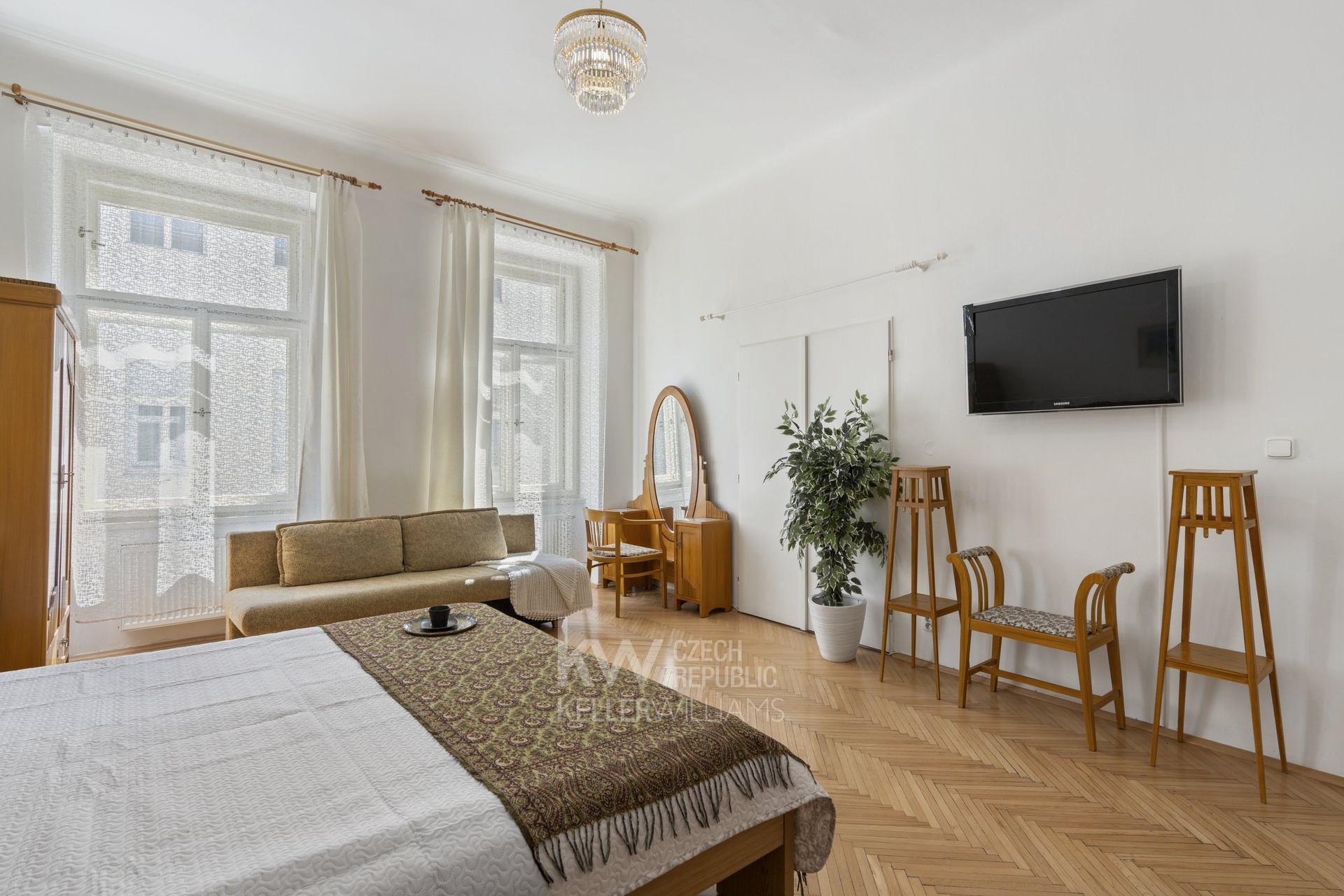 LOŽNICE 1/BEDROOM 1