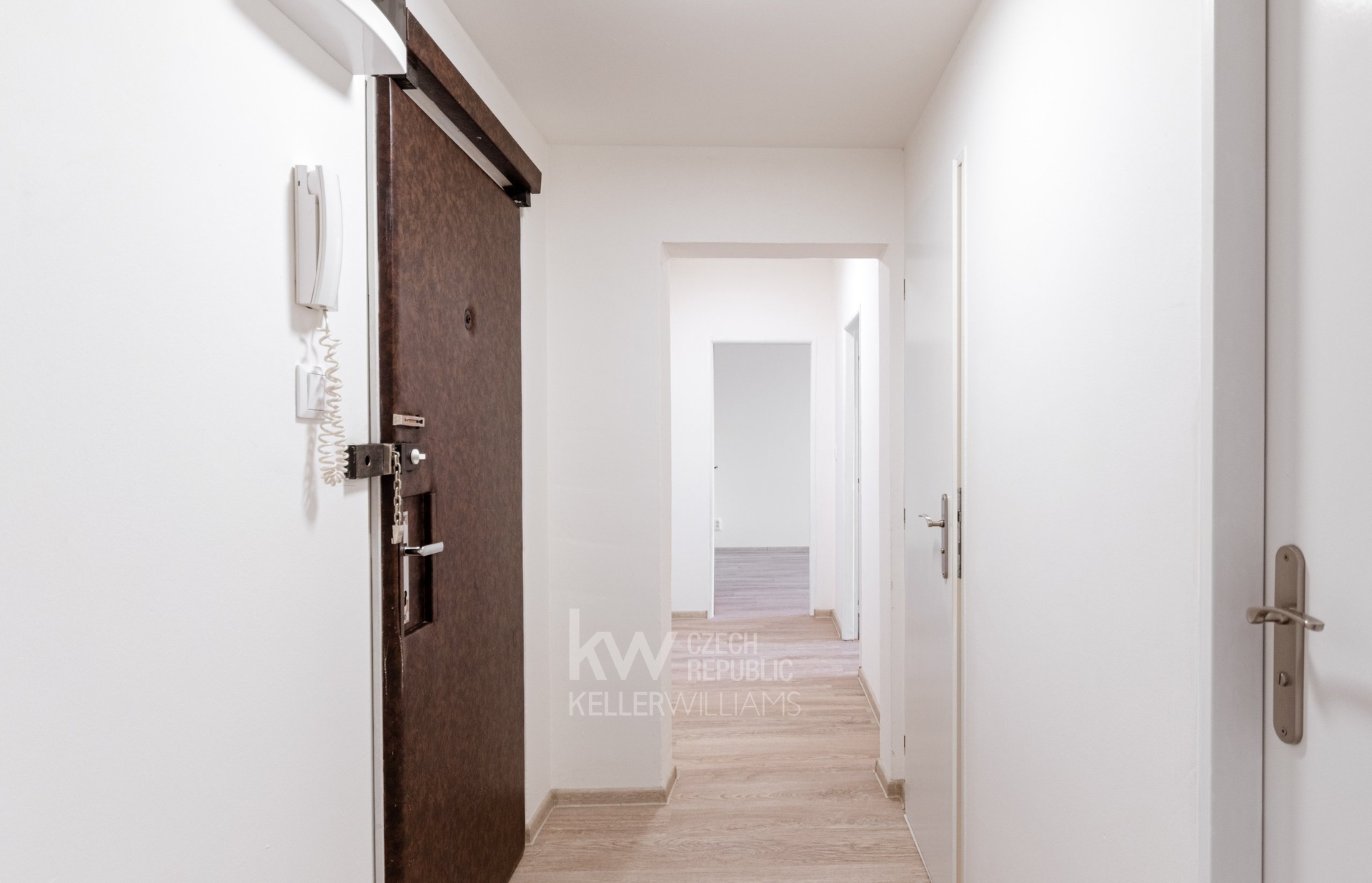 HUD_2206-31-HDR