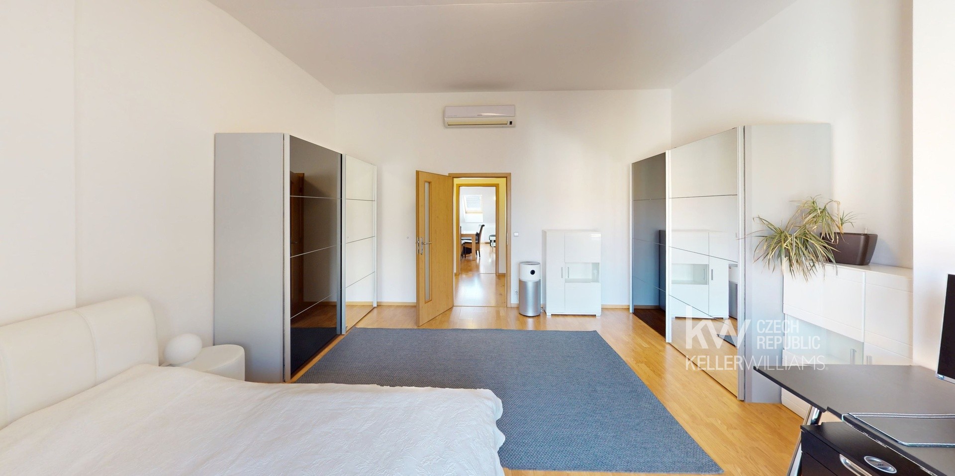 Ložnice/ Bedroom