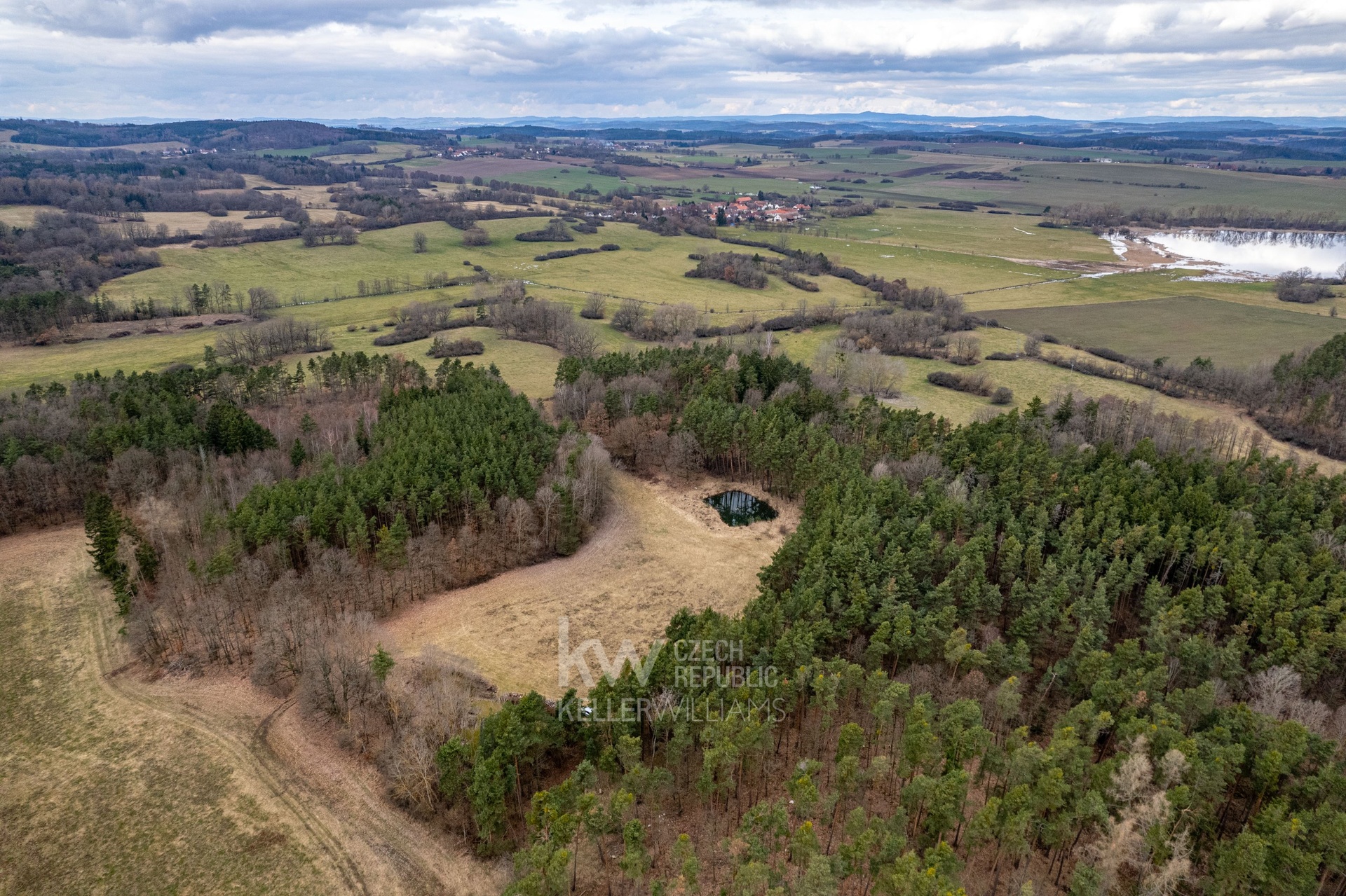 67 hektarů půdy v jižních Čechách