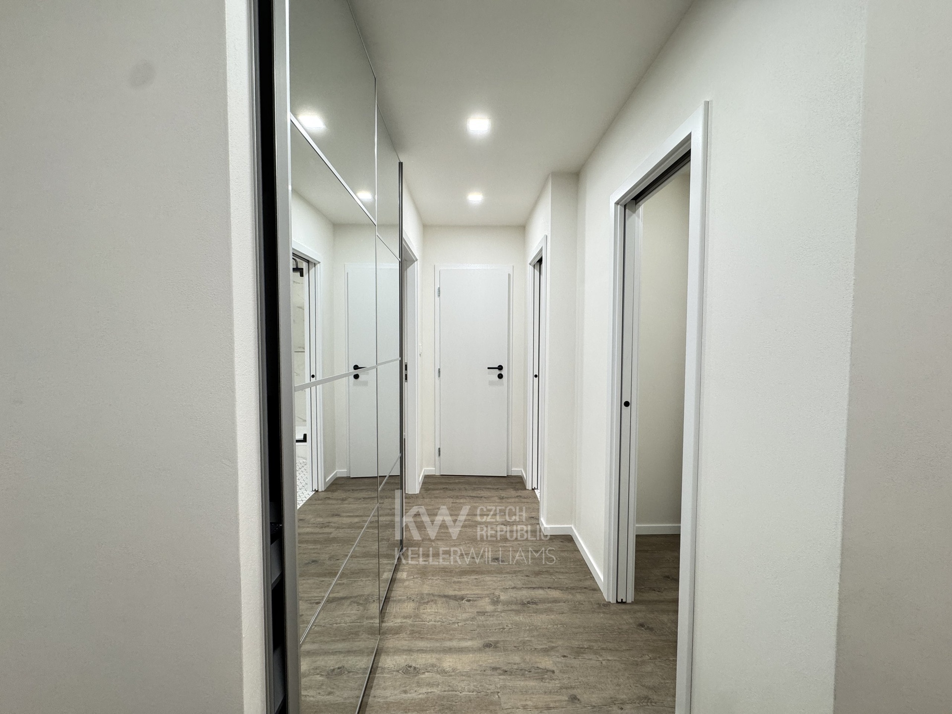 10_Chodba s vestavěnou skříní