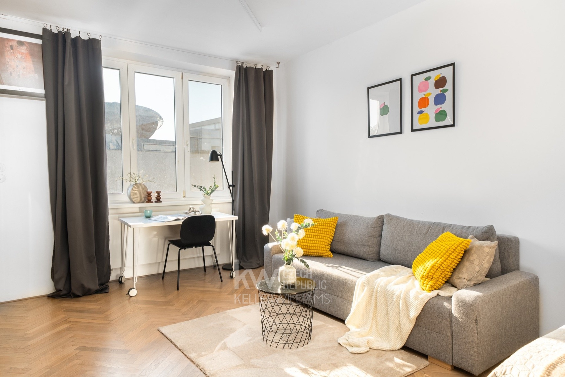 Obývací pokoj & spací pokoj