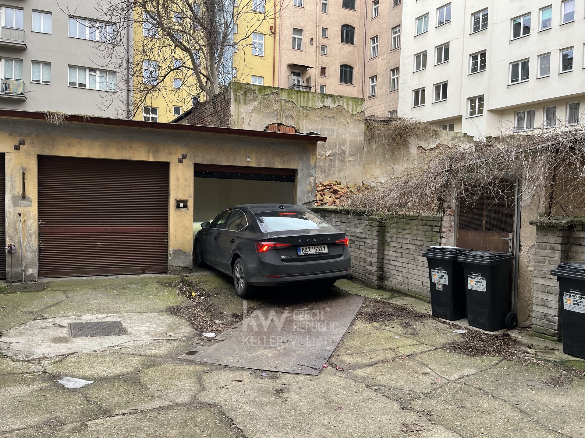 Garáž Šternberkova- Vrzáková & Boháč