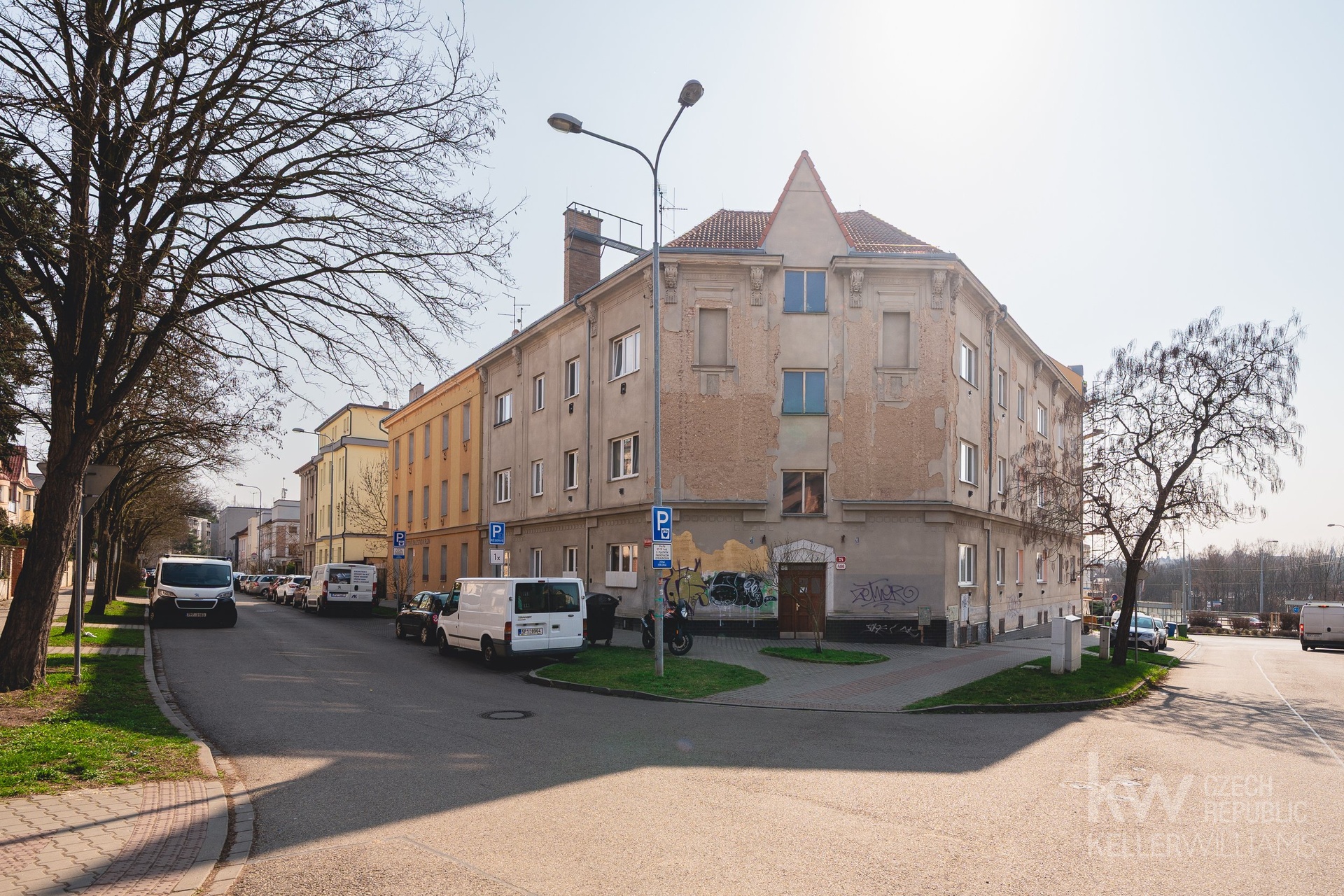 Dům je přímo na rohu