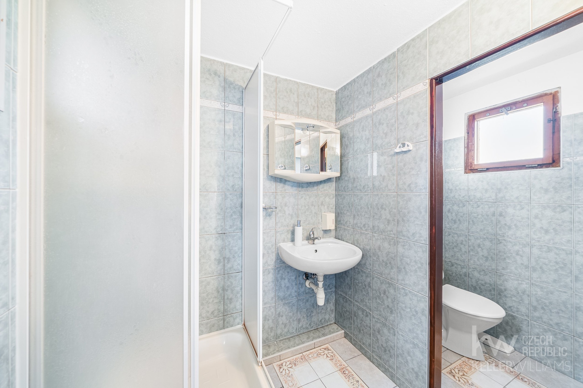 koupelna se sprchovým koutem