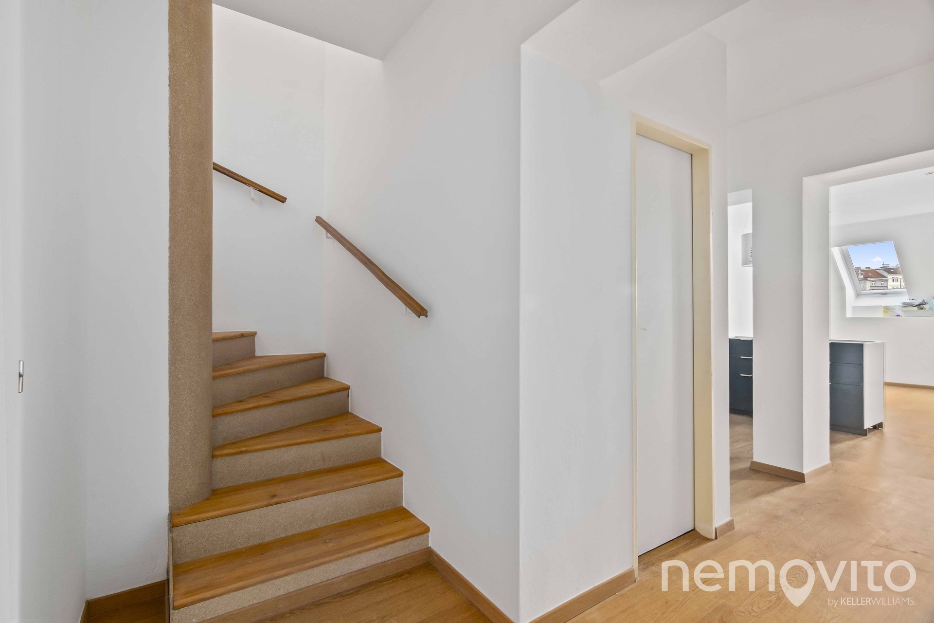 Schodiště, vstup do bytu