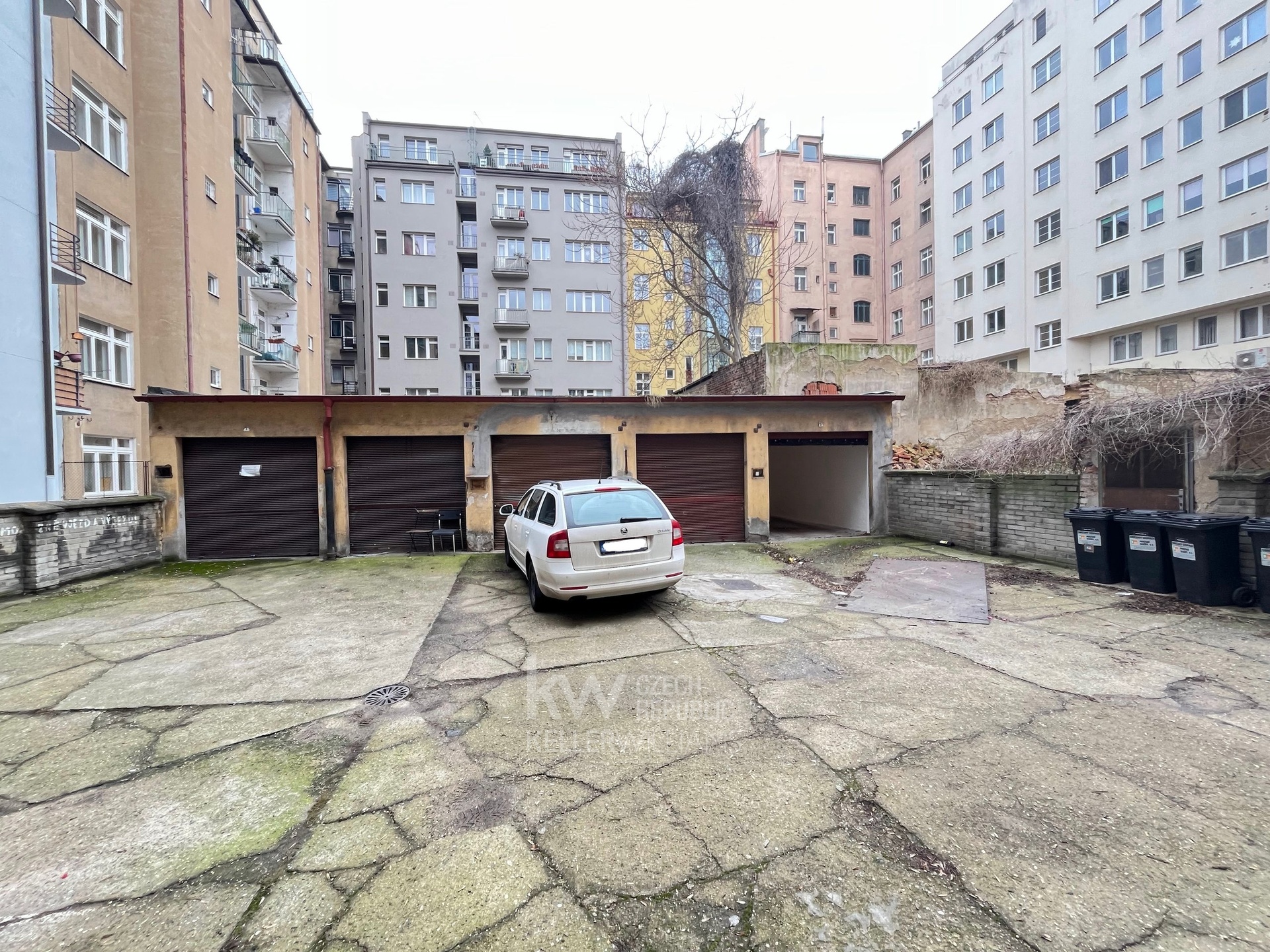 Garáž Šternberkova- Vrzáková & Boháč