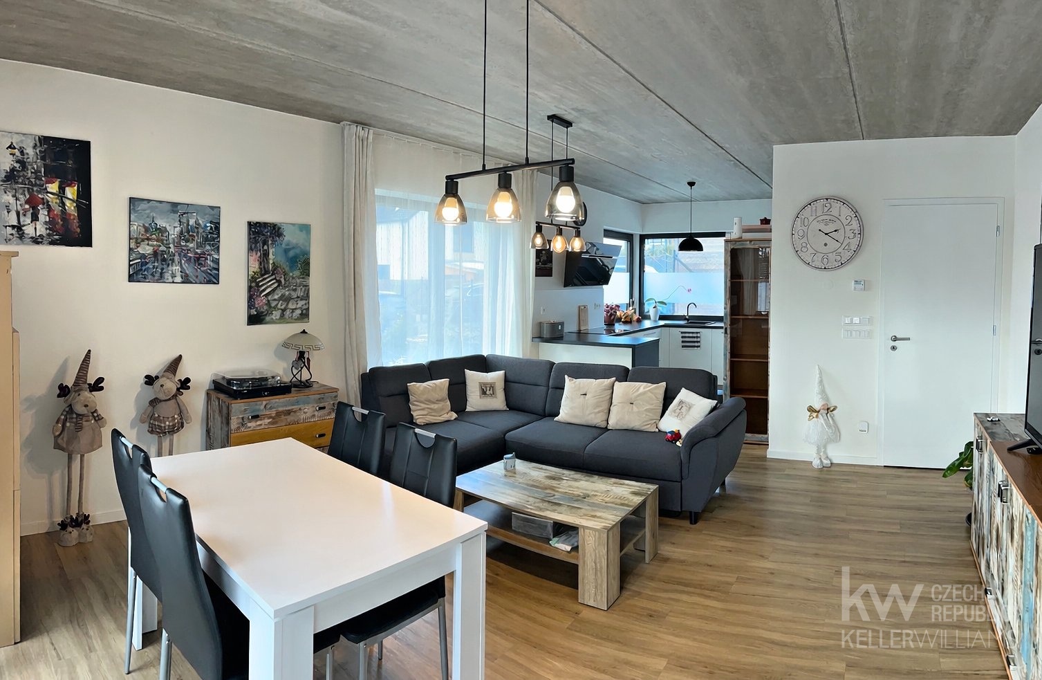 Obývací pokoj s kuchyňským koutem