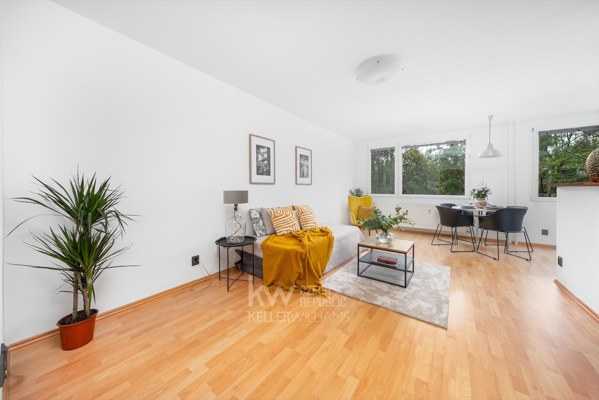 Obývací pokoj + kk