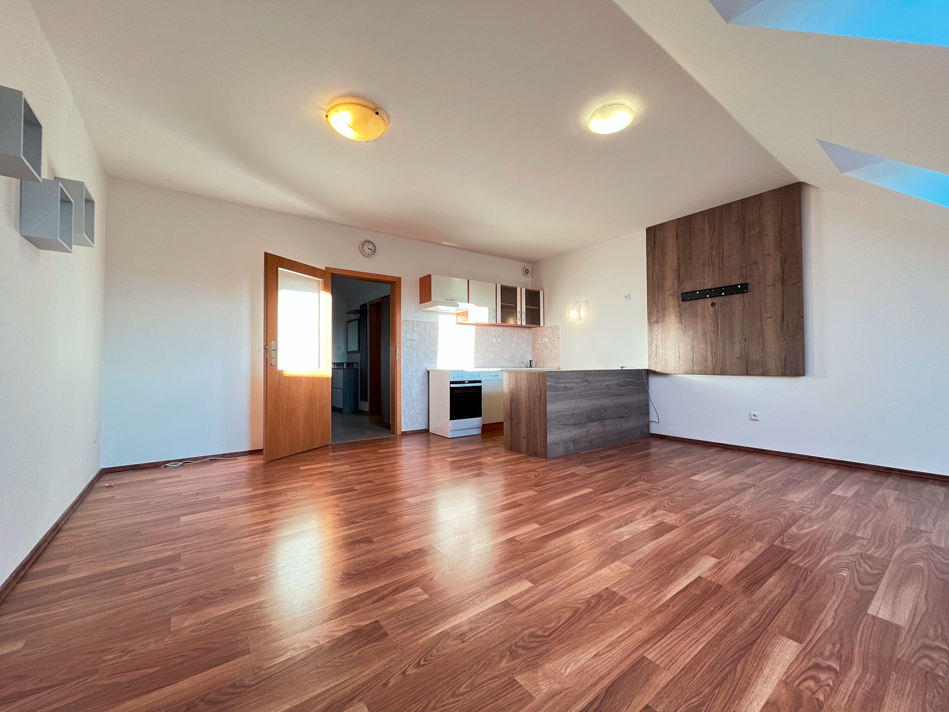 Obývací pokoj s kuchyňským koutem