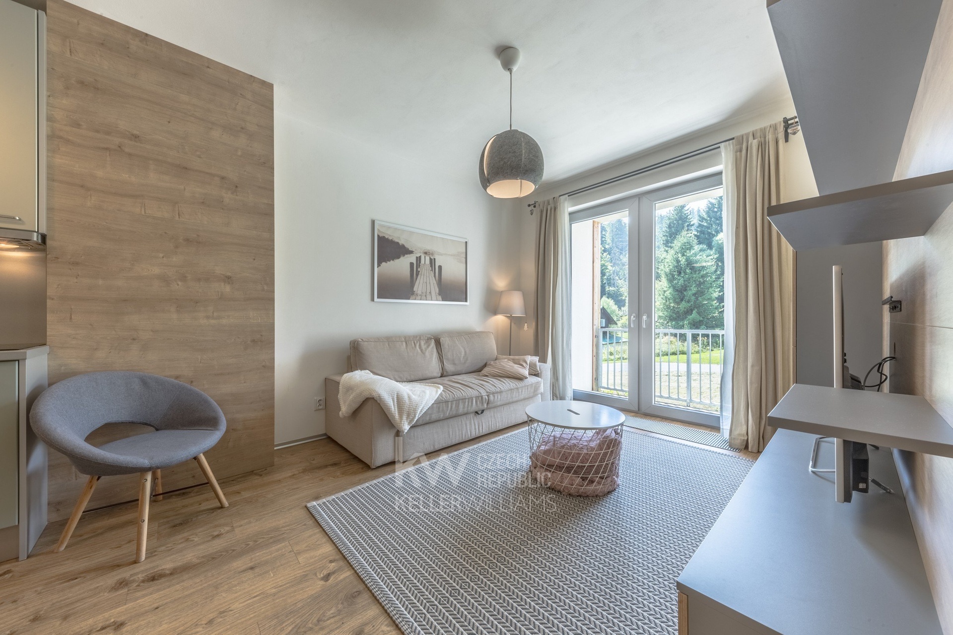 Obývací pokoj s rozkládací pohovkou