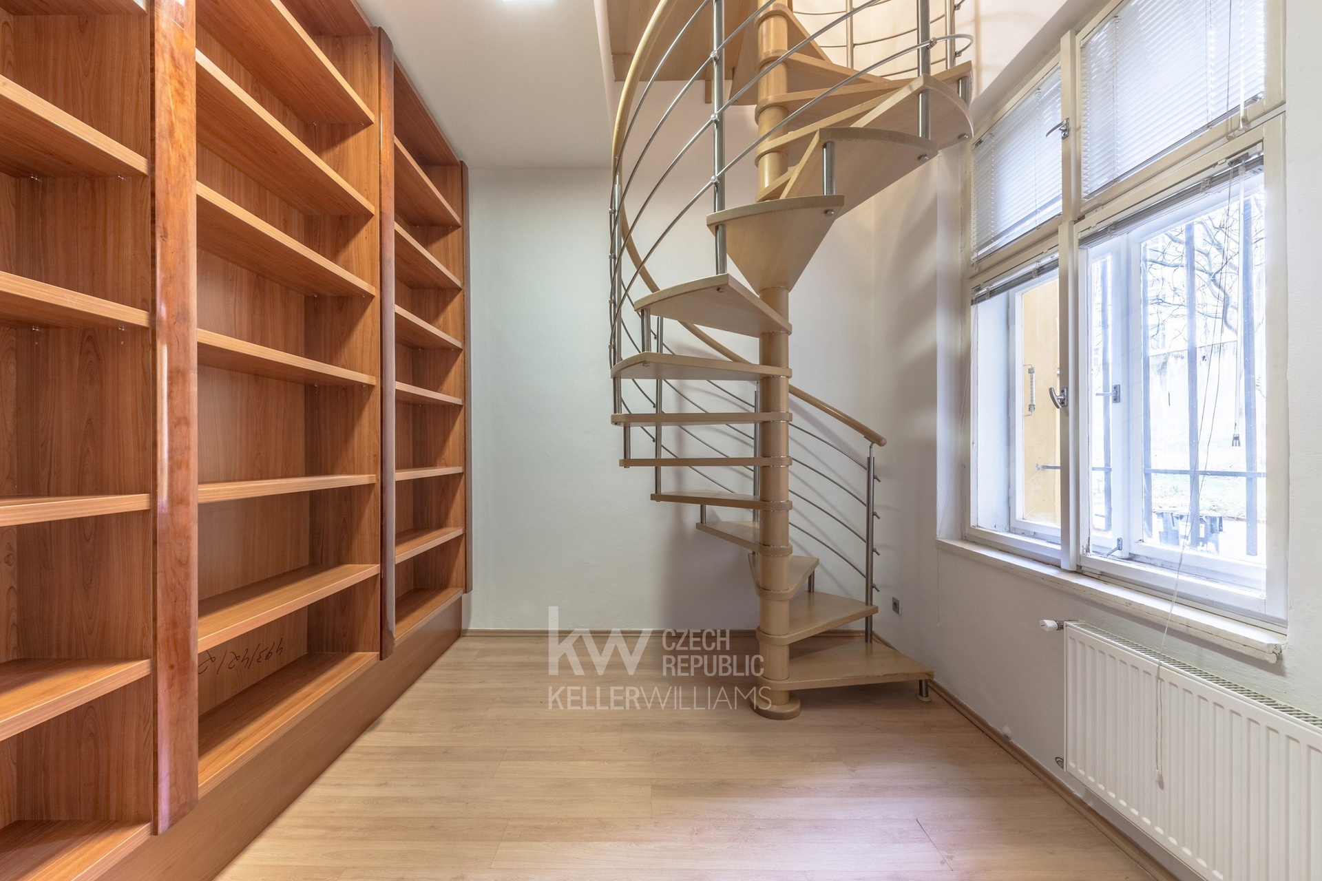 přízemí-schodiště