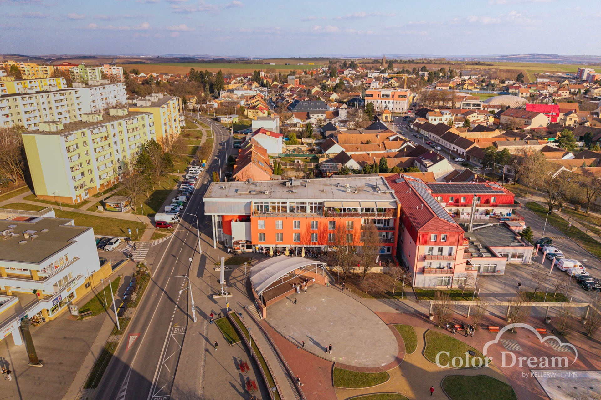 pohled na dům z dronu