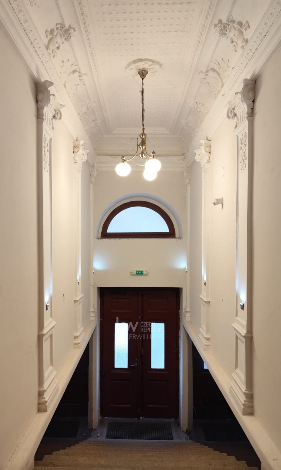 Vstup do budovy/ Building entrance