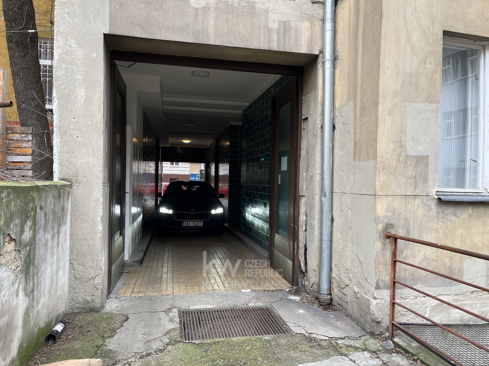 Garáž Šternberkova- Vrzáková & Boháč