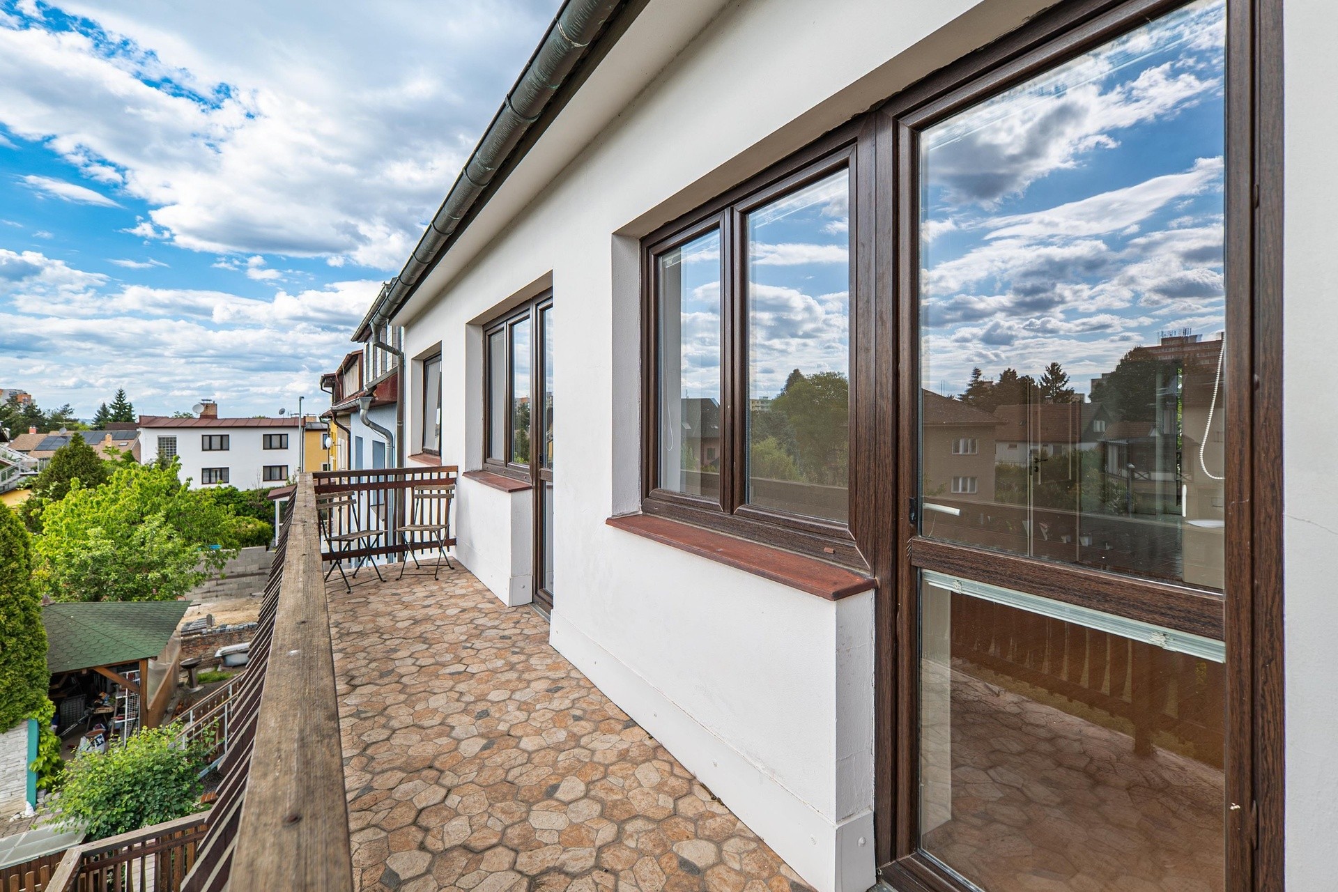 Dolnojirčanská - pohled balkon 2 patro