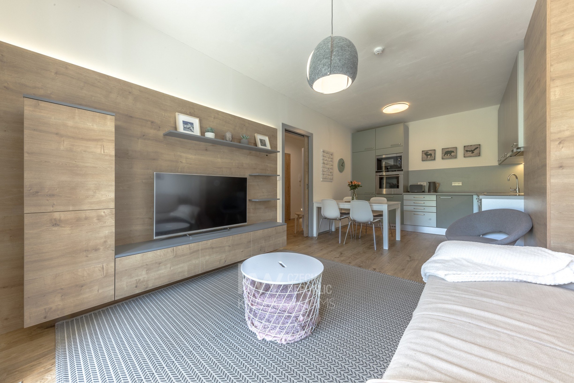 Obyvací pokoj s kuchyňským koutem