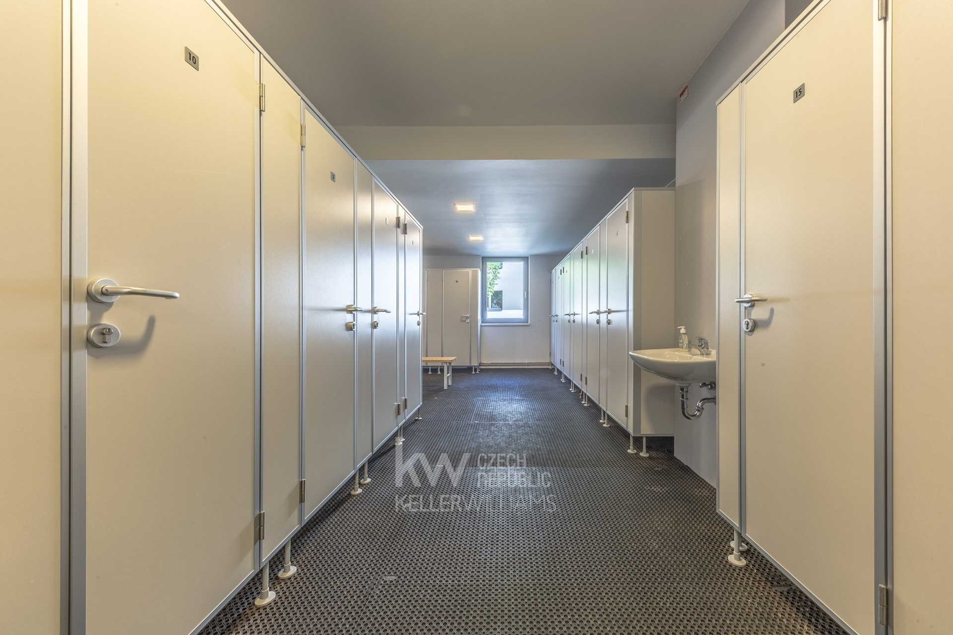 WE6A1810-HDR