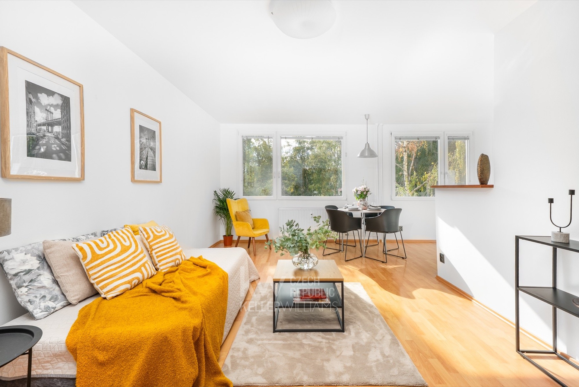 Obývací pokoj + kk