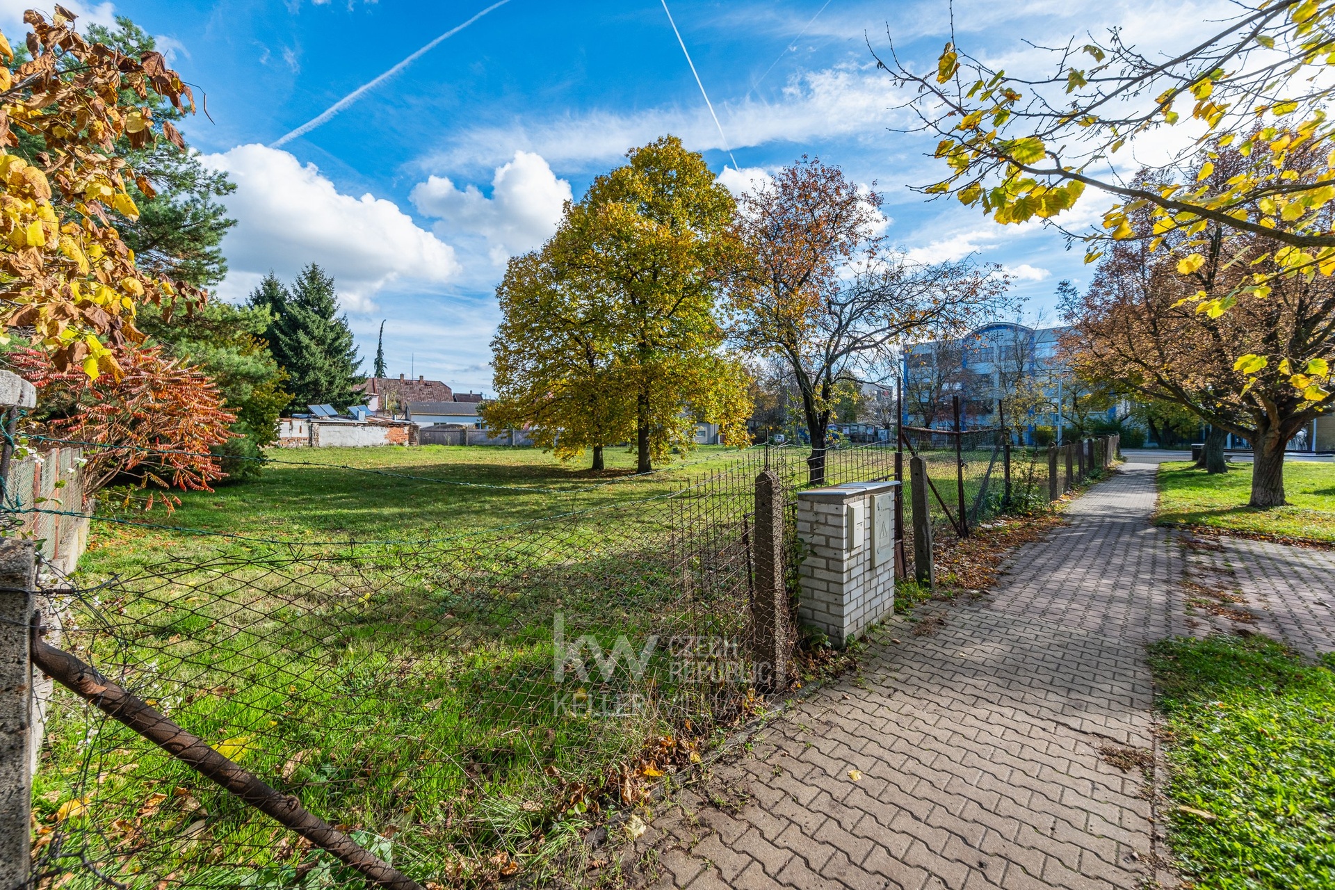 pozemek na bydleni? Kbely_8870