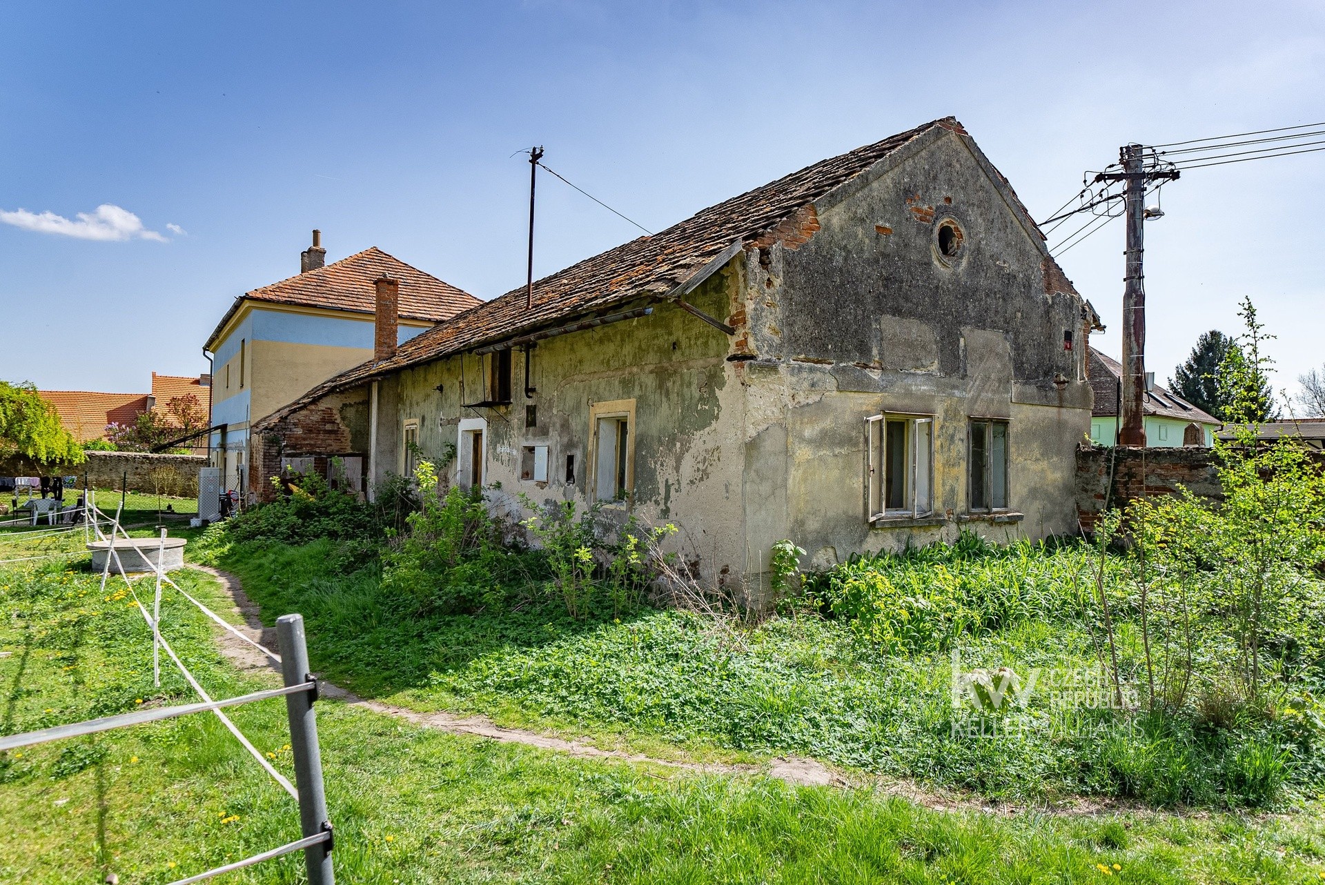 nezadáno