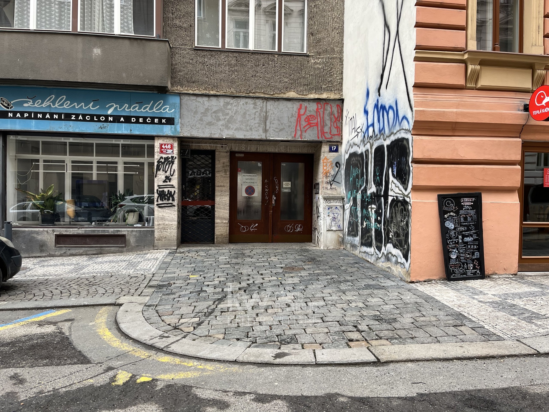 Garáž Šternberkova- Vrzáková & Boháč