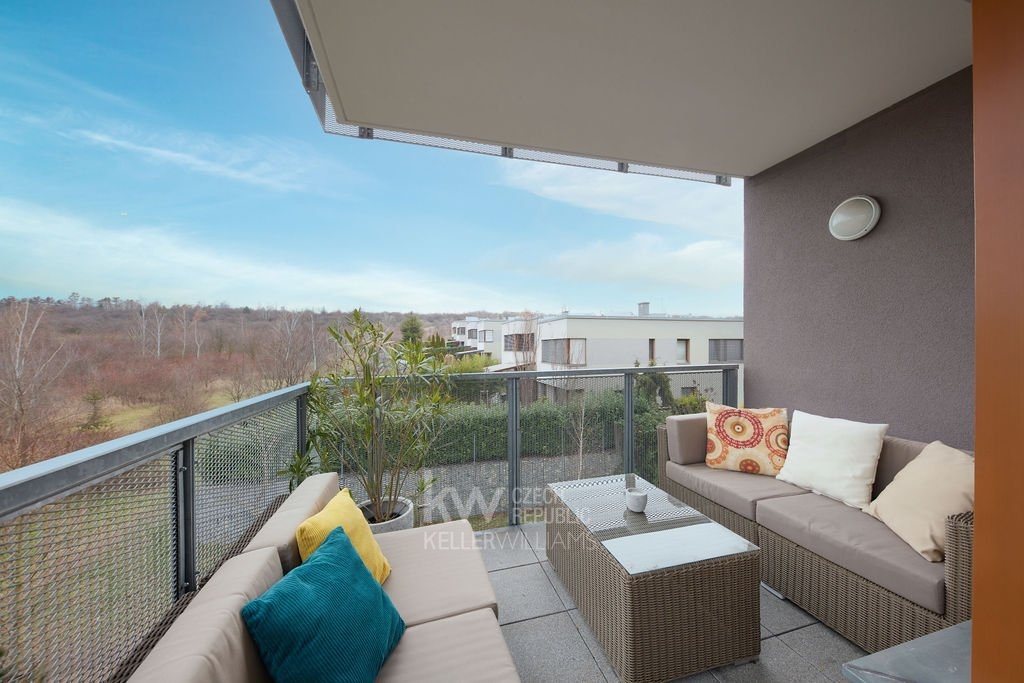 balkón s výhledem do zeleně