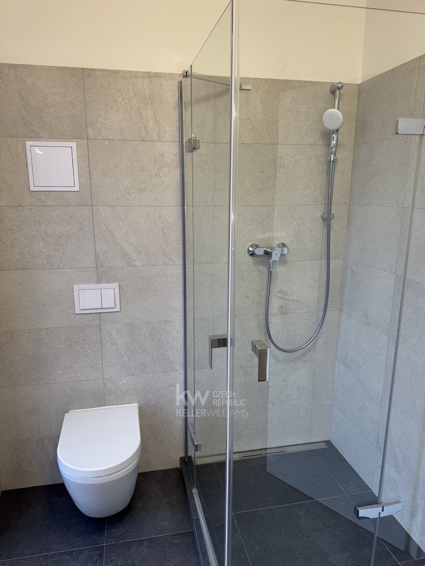 28D63E50-7B18-435B-9745-9B6154CFAF2F