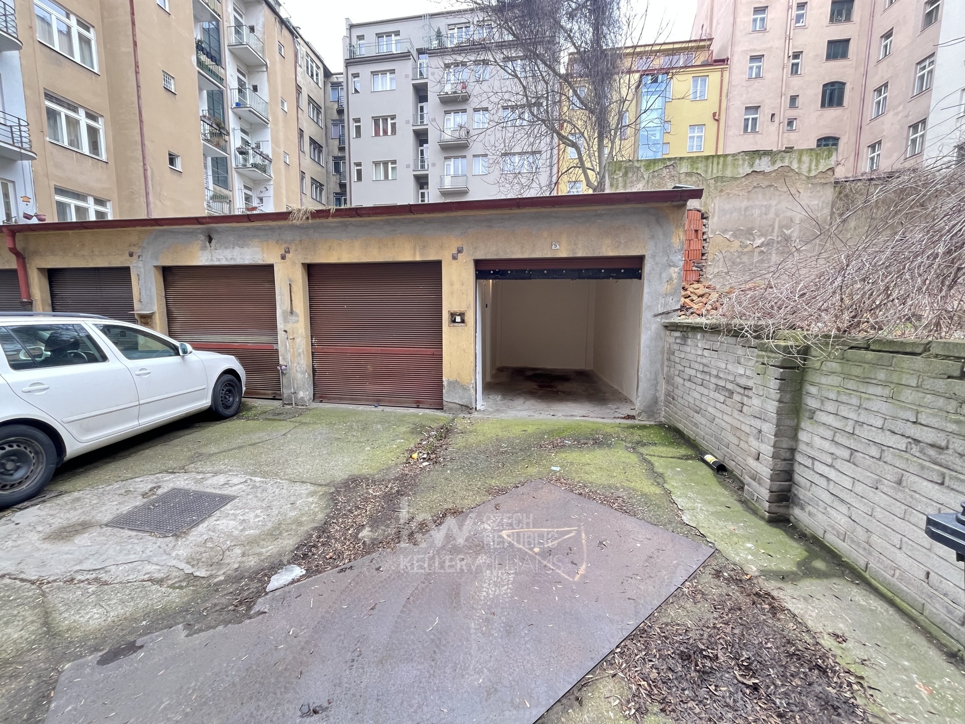 Garáž Šternberkova- Vrzáková & Boháč