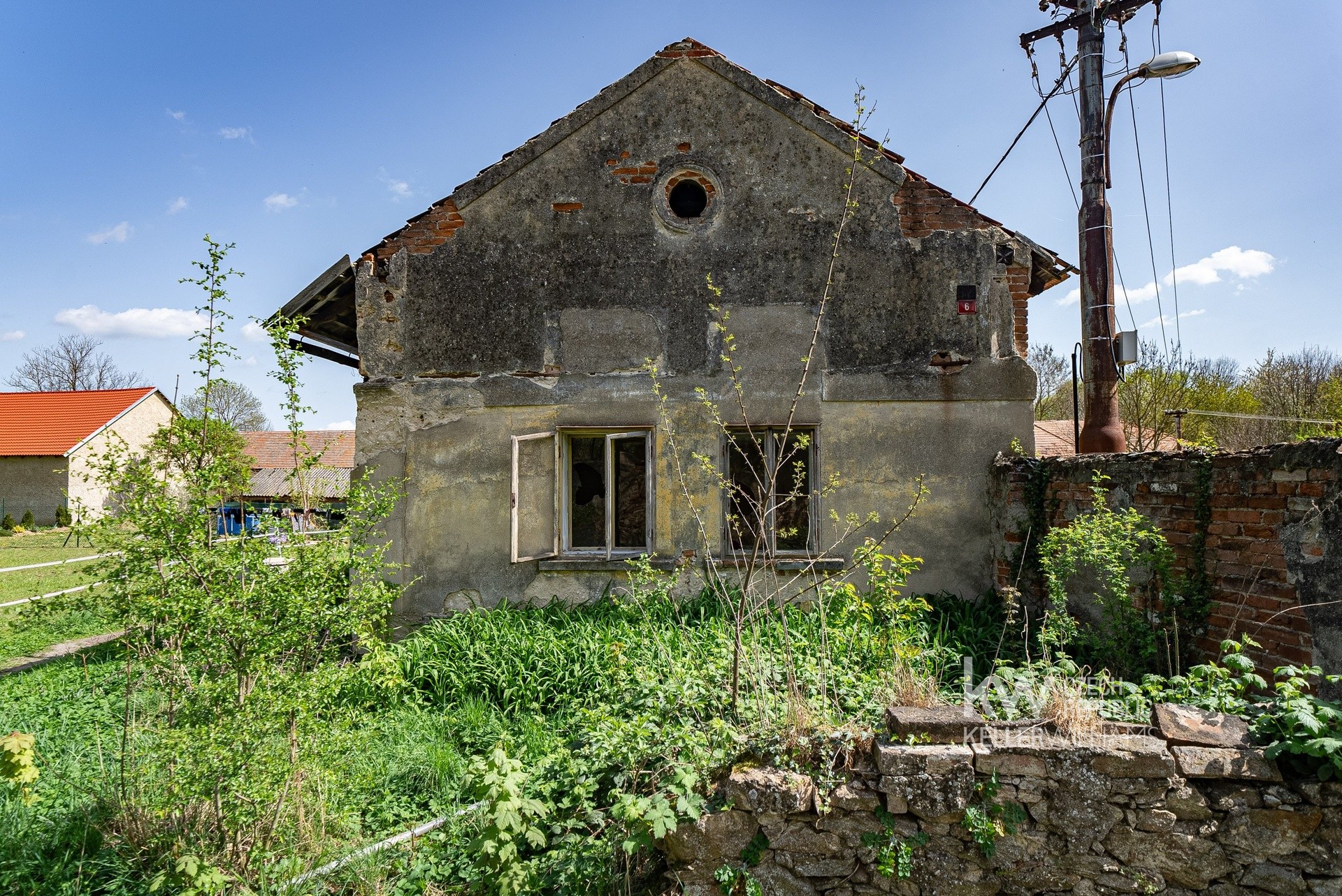 nezadáno