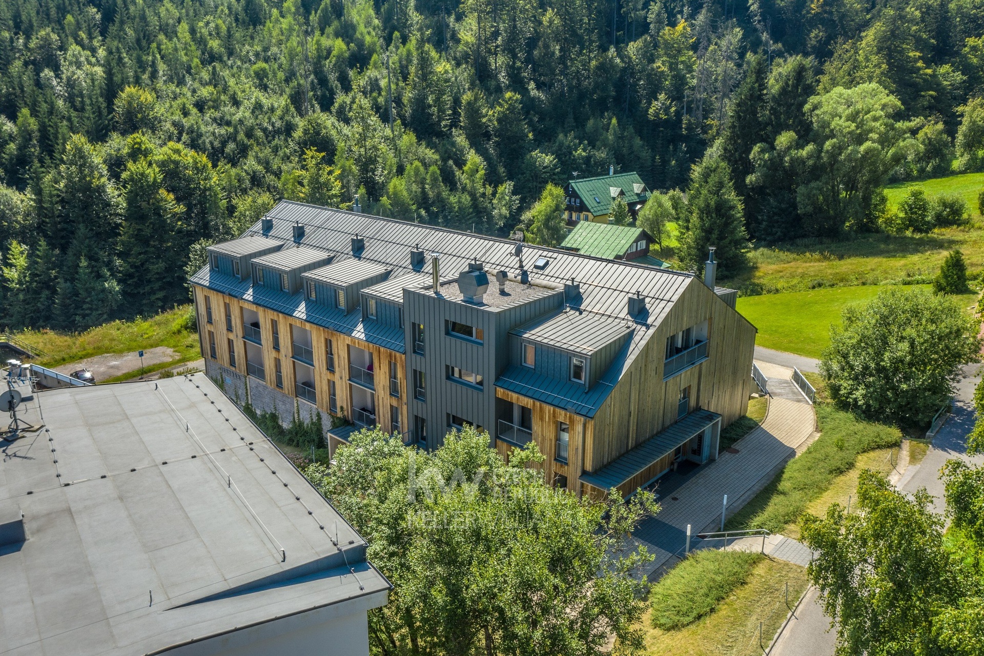 Apartmán 2+kk 53 m&sup2; s garážovým stáním 100 m 