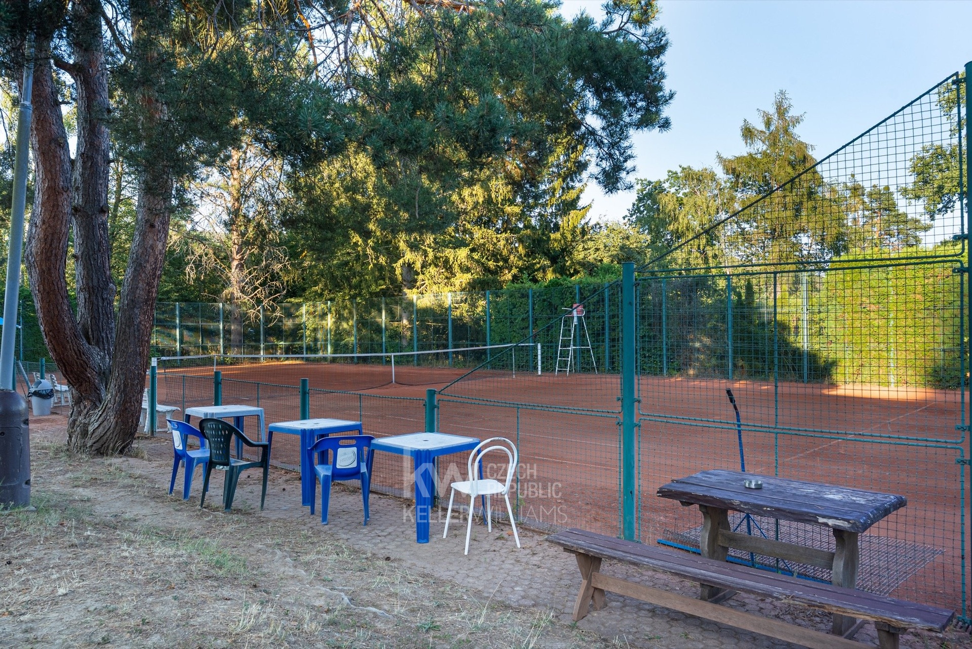 Tenis v areálu