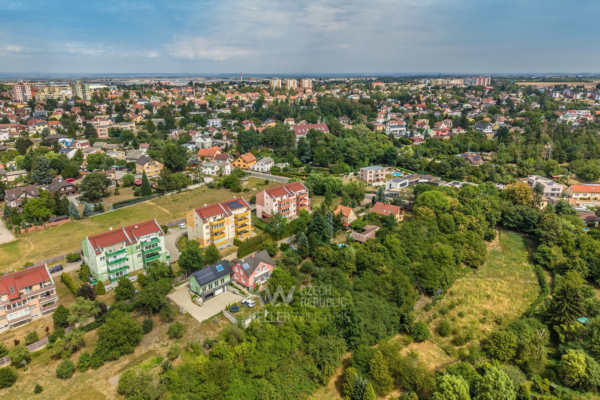 Malý bytový dům v zeleni