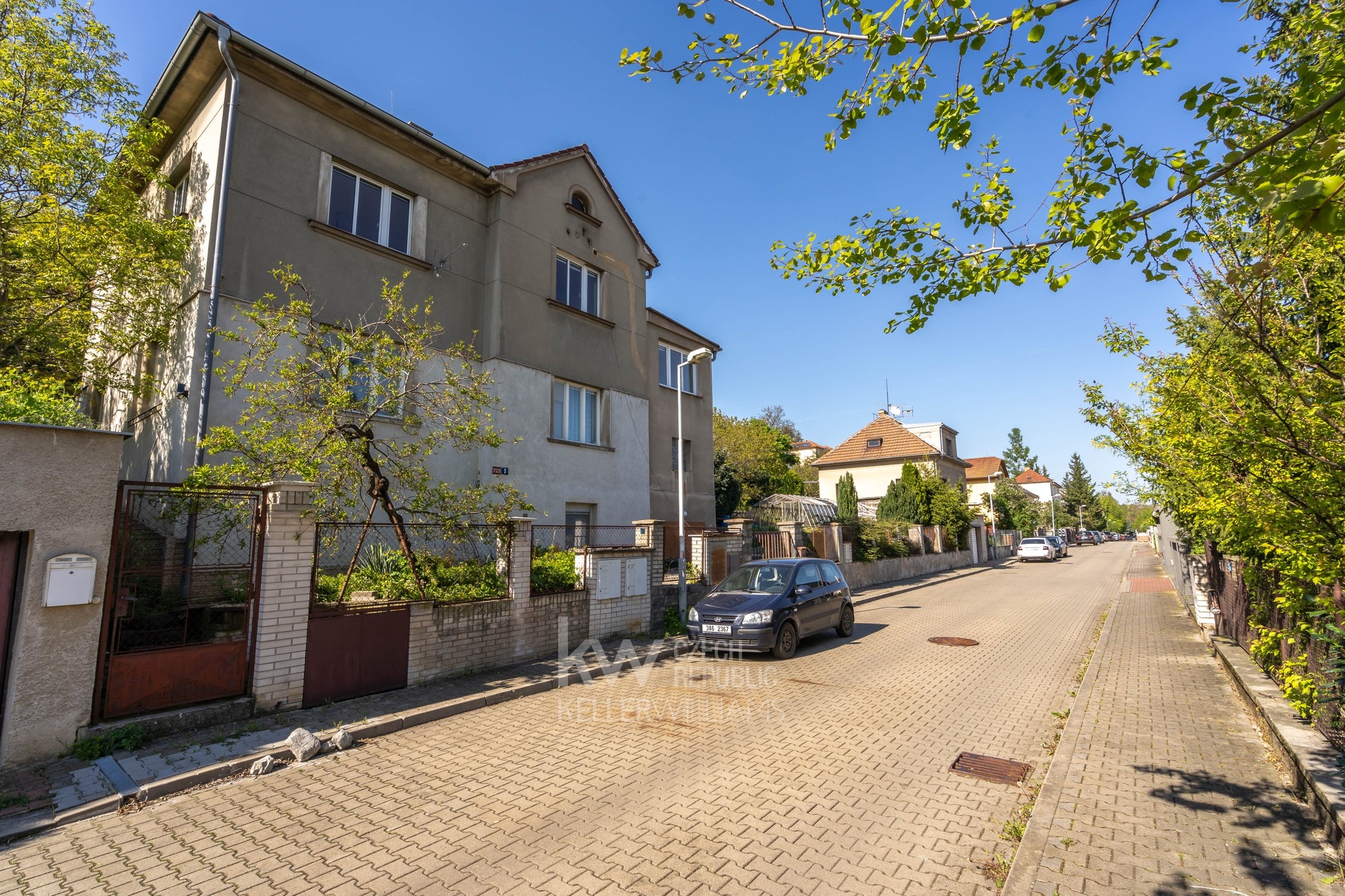 Prostorný byt v rodinném domě s vlastní zahradou, garáží a podkrovím - Vrzáková & Boháč