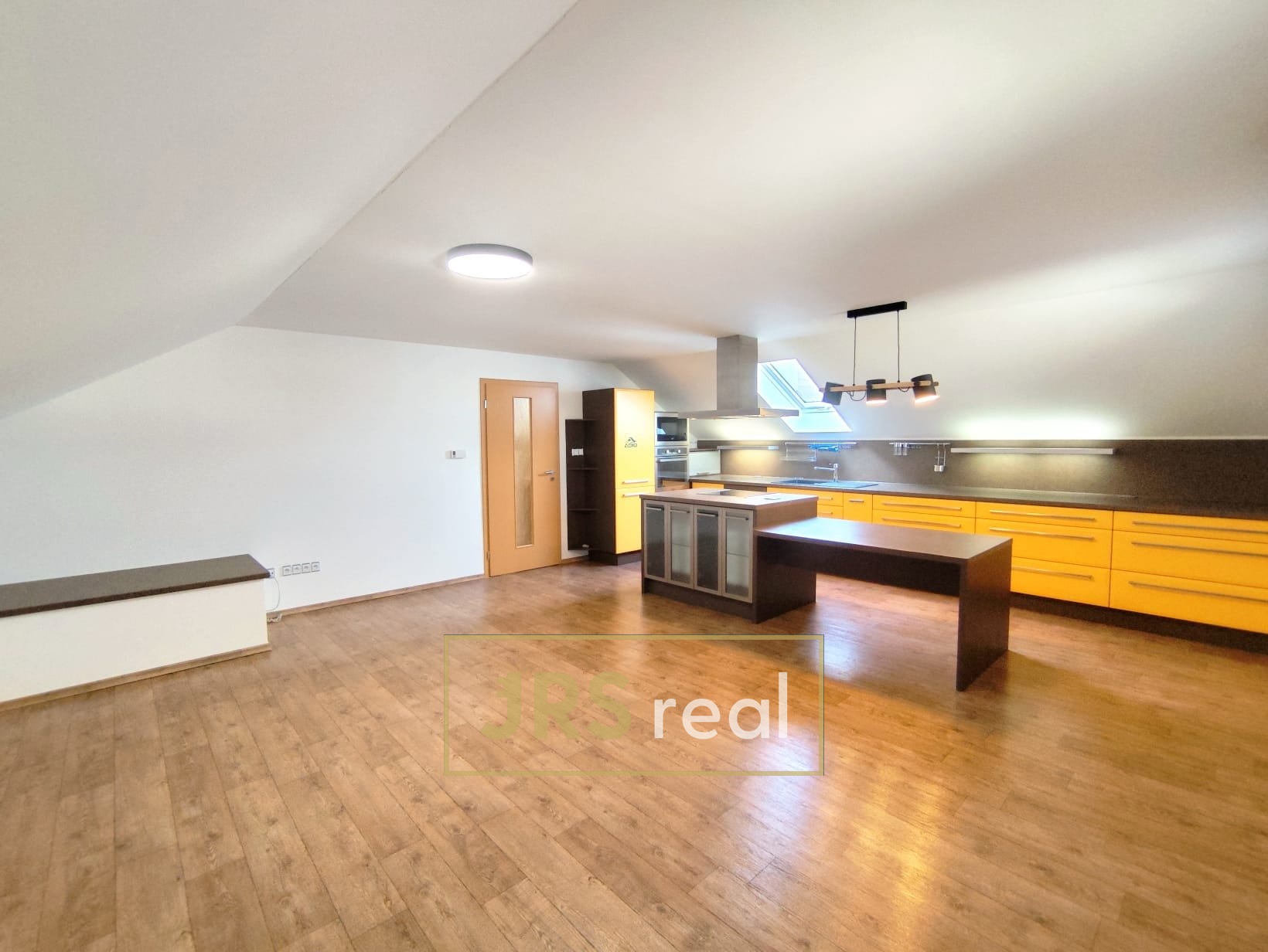 WhatsApp Image 2026-04-01 at 19.03.47