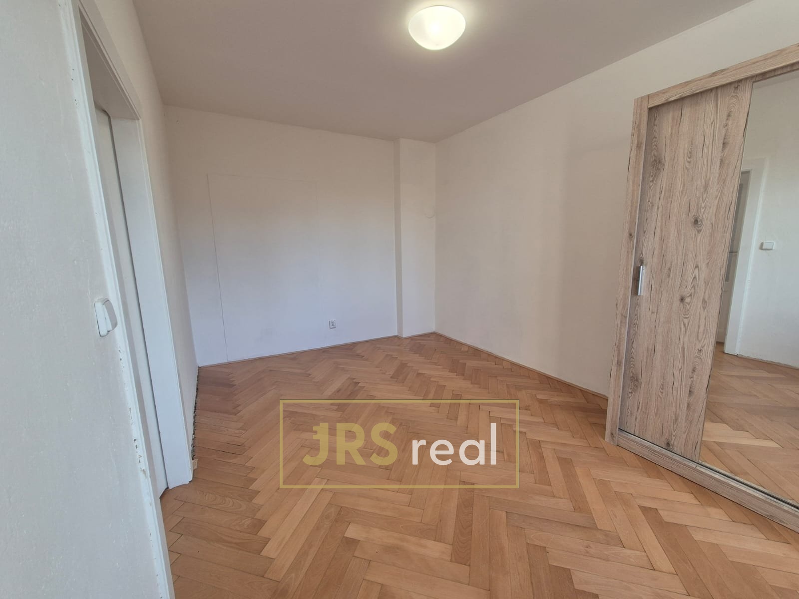 WhatsApp Image 2025-11-18 at 14.46.21 (1)