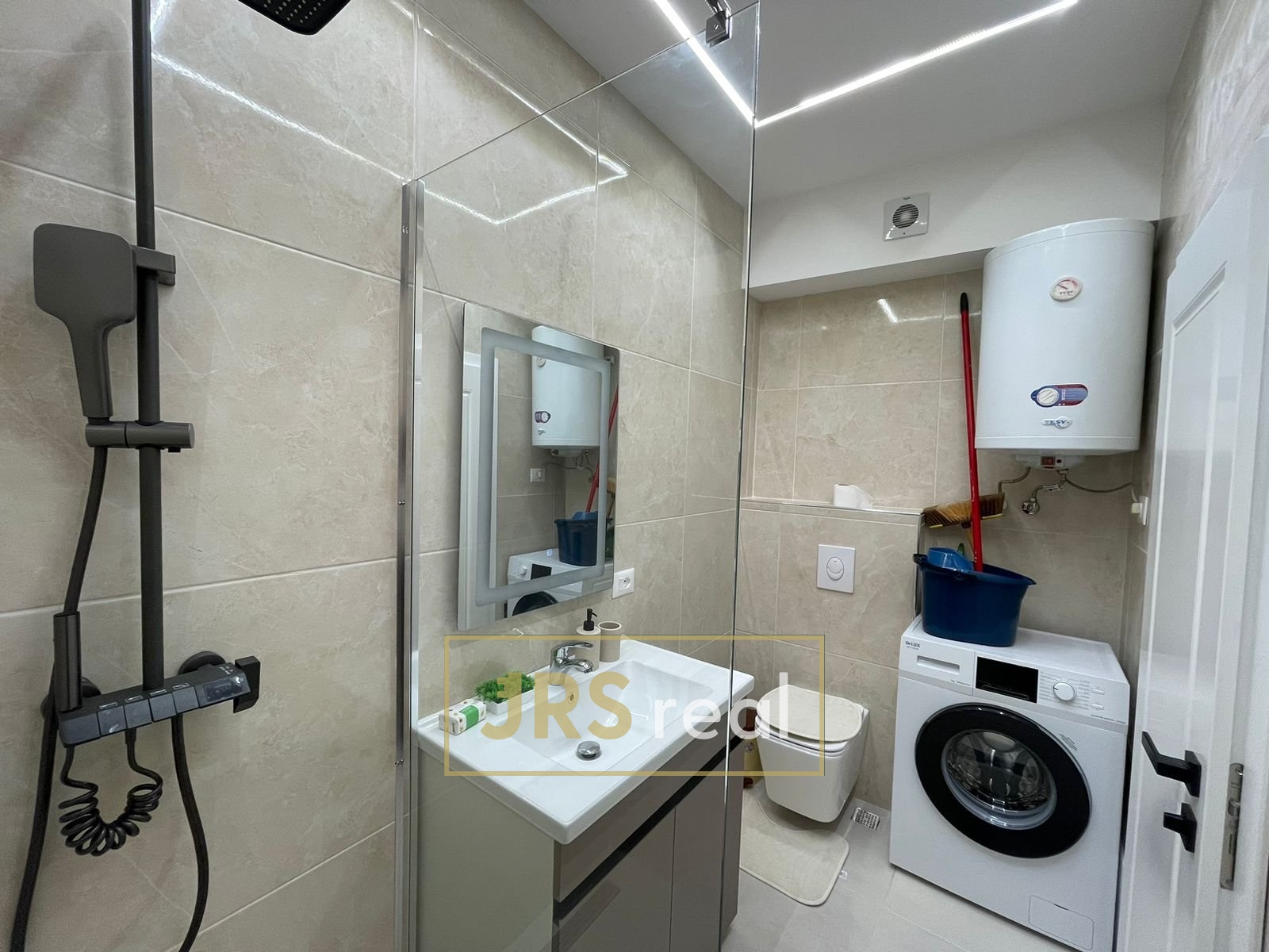 WhatsApp Image 2025-12-04 at 13.30.48 (1)