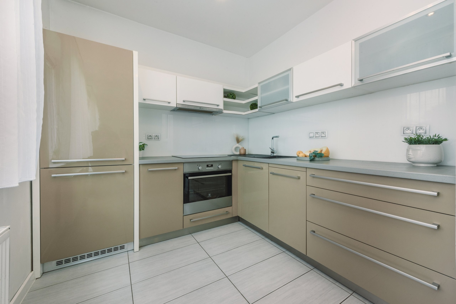 Byt 2+1 Ben. Nám (6)