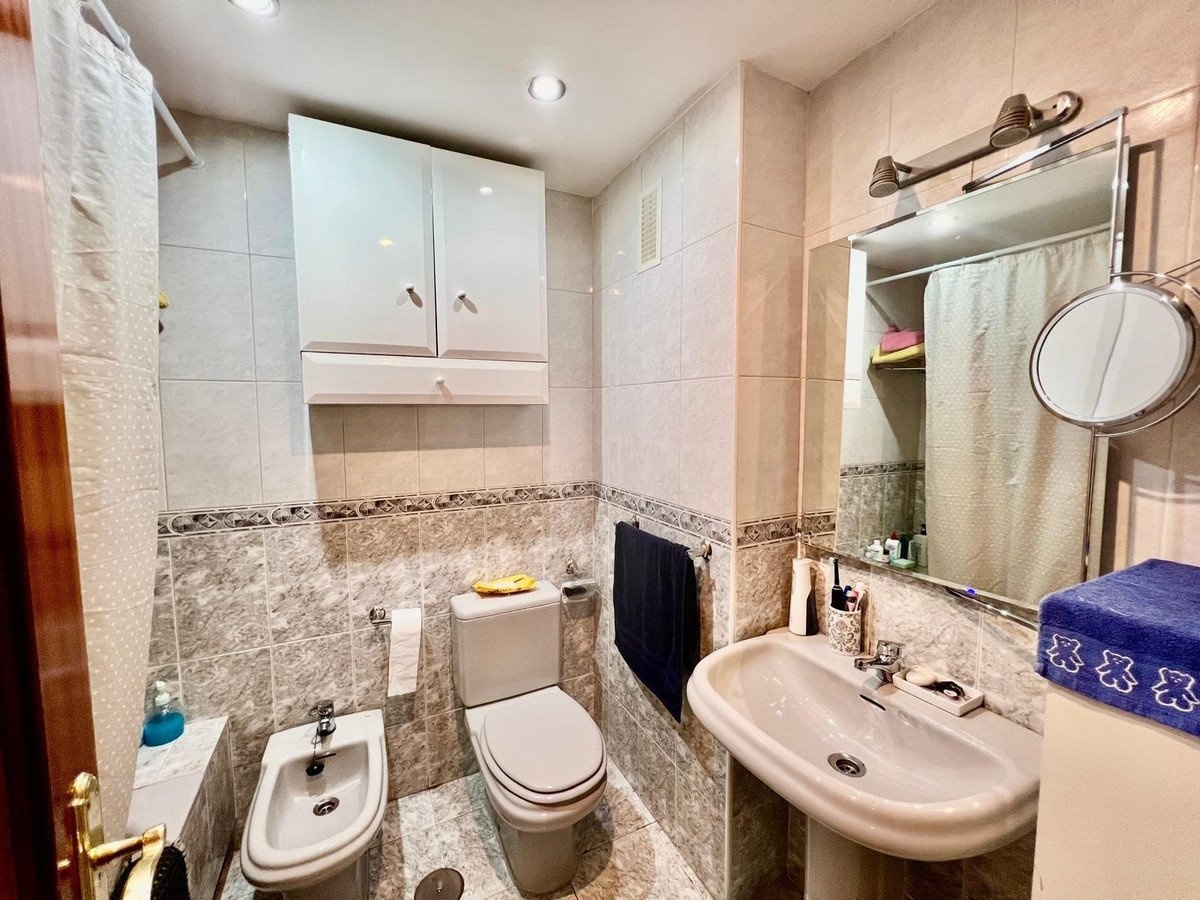 11-20939a0134ad724a8cb2a801094d15a4