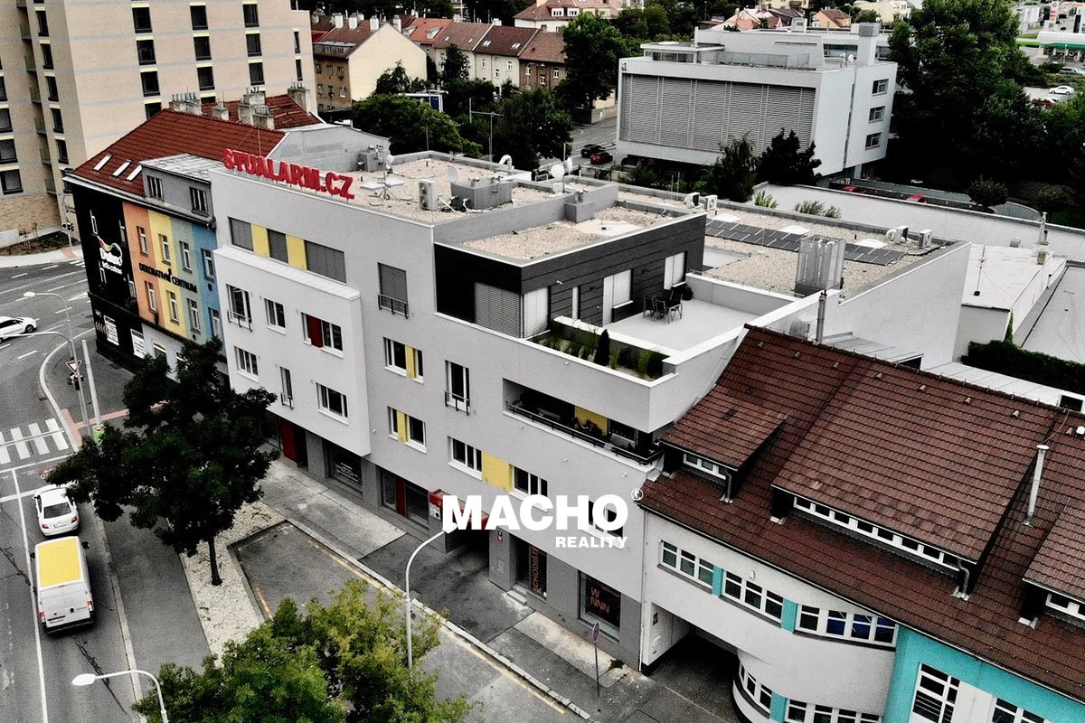 obert-macho-reality-pronajem-bytu-1kk-u-plynarny-praha-13