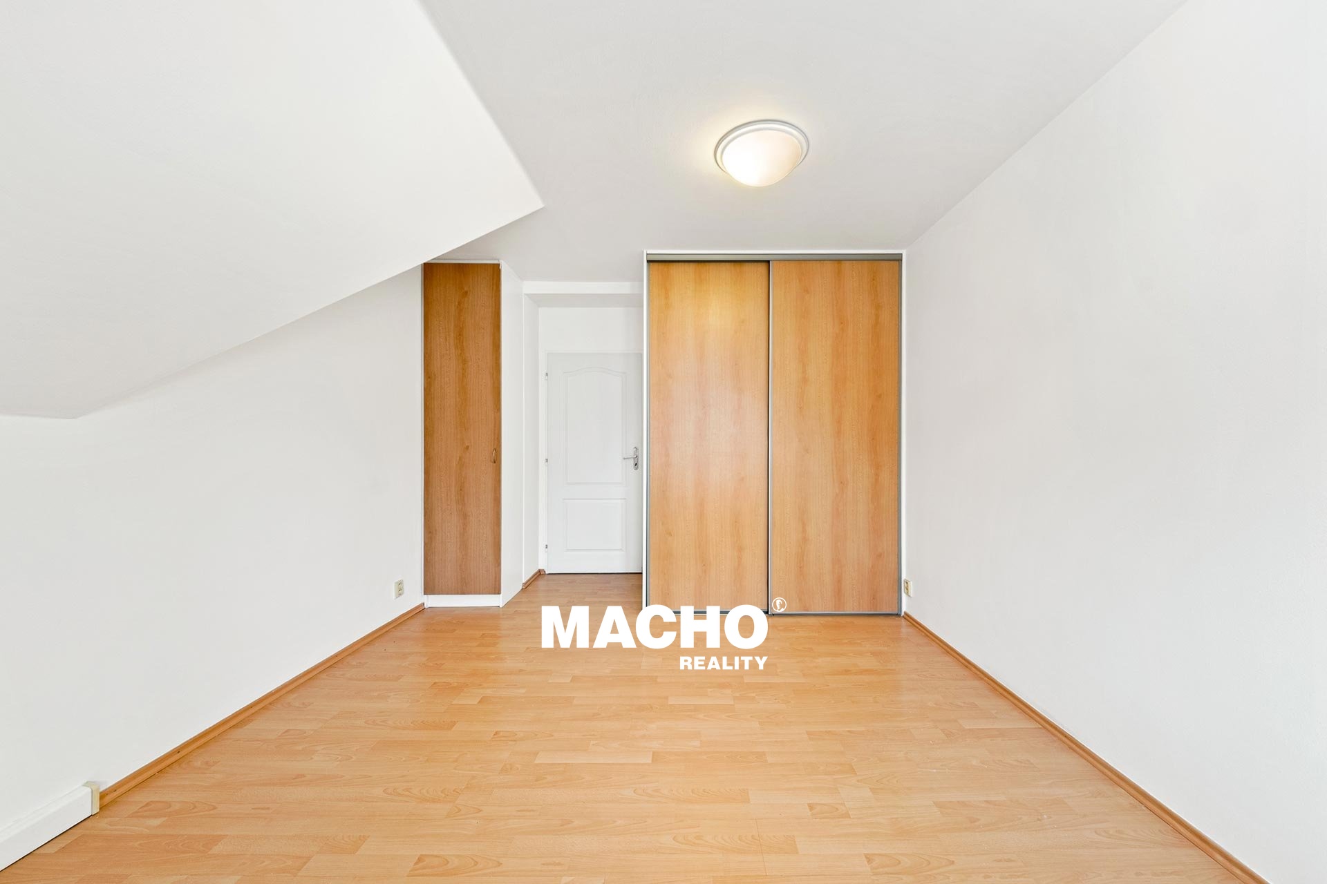 macho-reality-pronajem-bytu-2kk-na-dedinach-praha-04